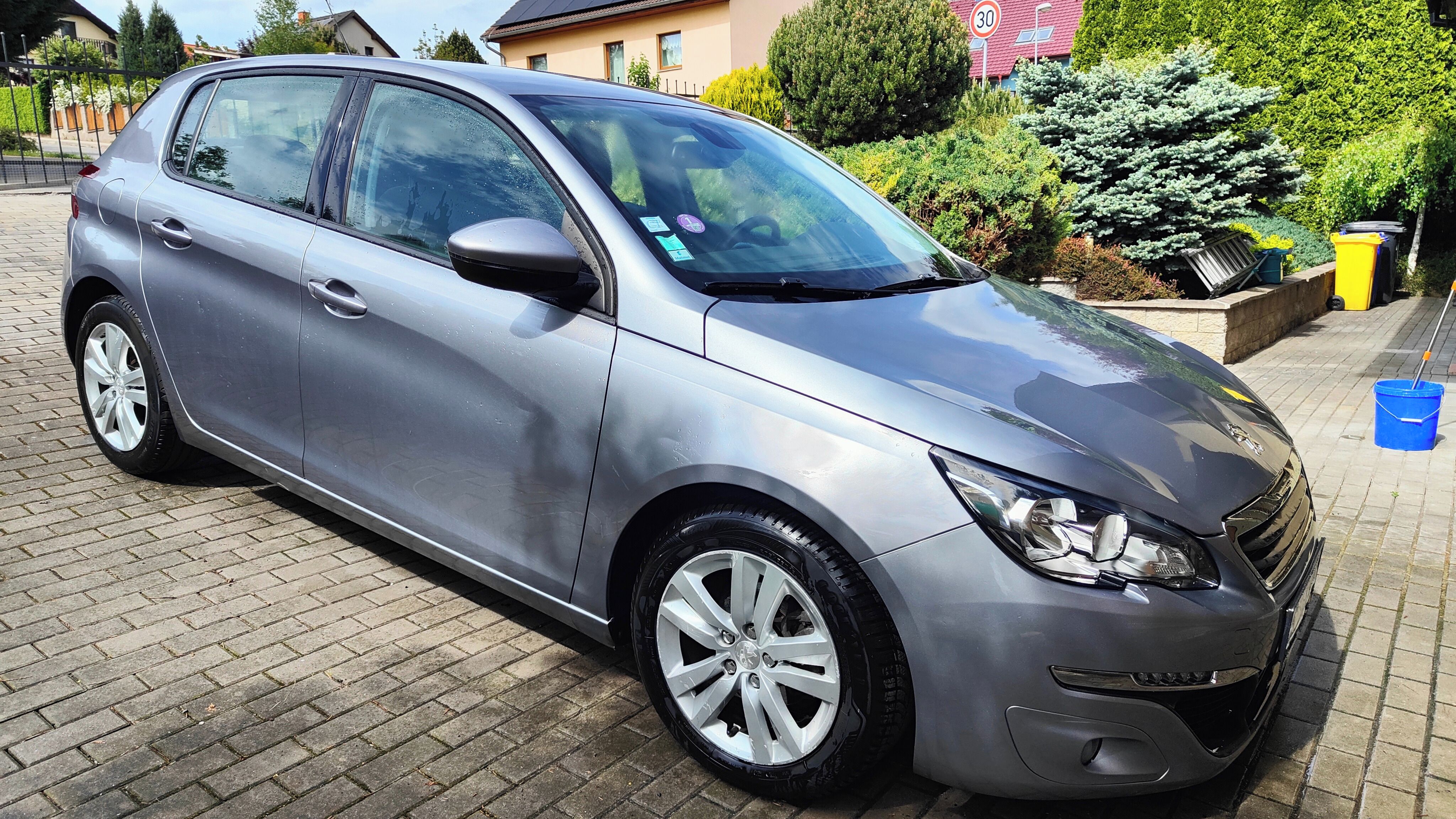 Peugeot 308, 1.2 81kW, klima, Alu, servis - fotka 2