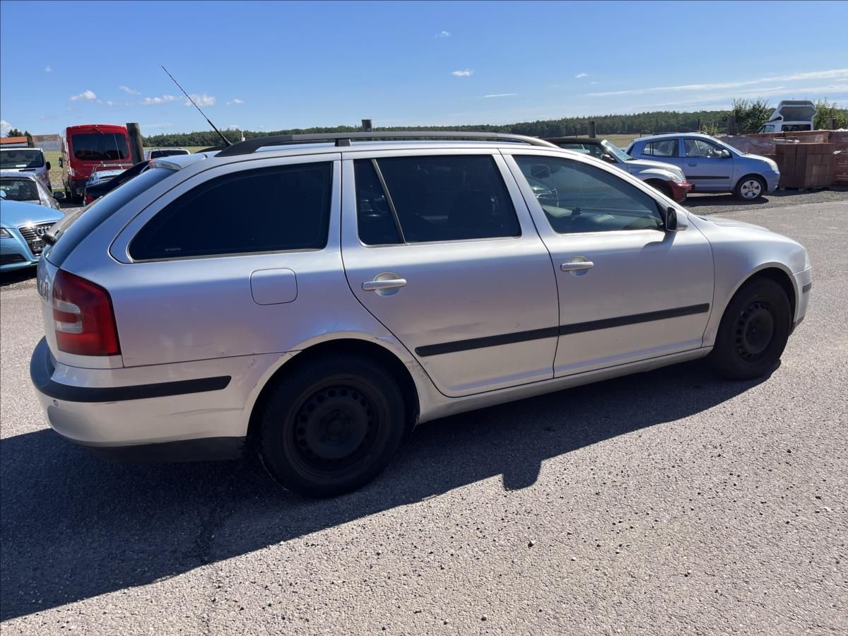 Škoda Octavia, 2,0 TDi 103KW TAŽNÉ STK 7/2027 - fotka 5