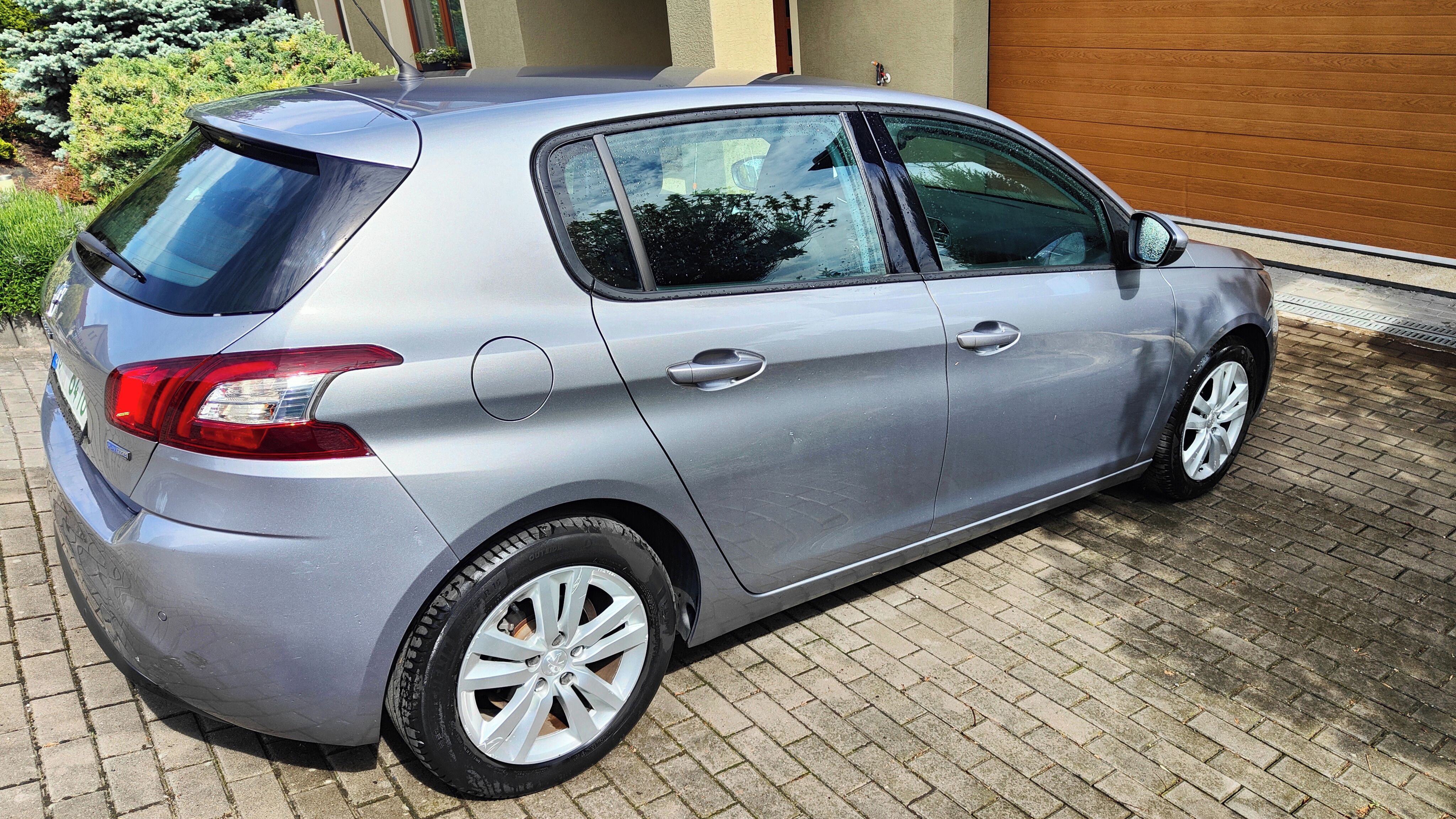 Peugeot 308, 1.2 81kW, klima, Alu, servis - fotka 3