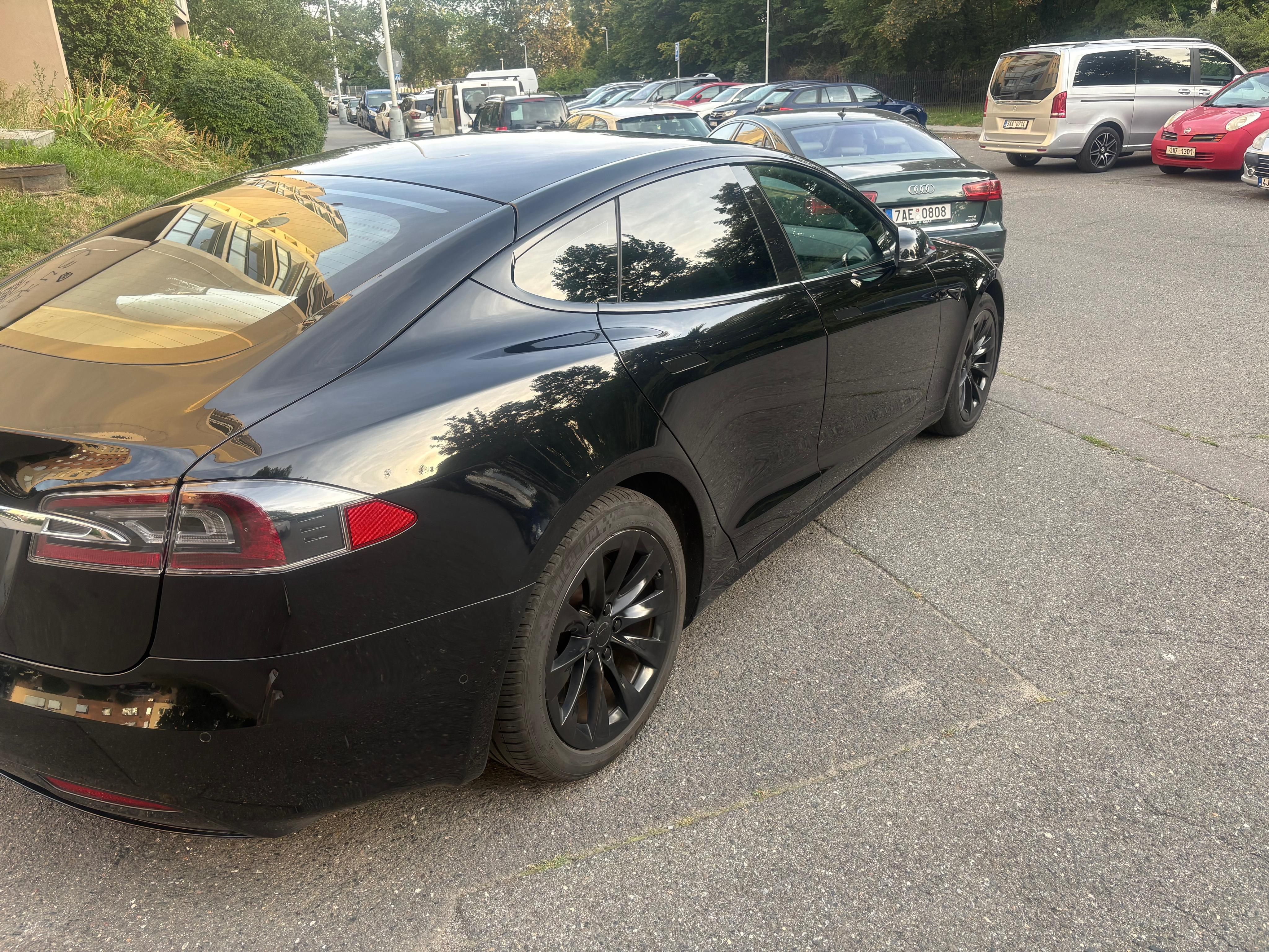 Tesla Model S, 75D - fotka 4