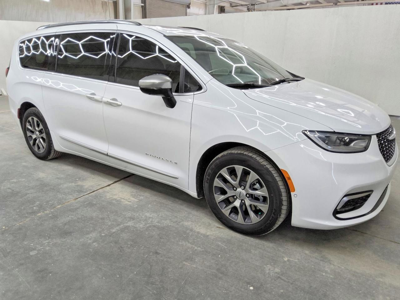 Chrysler Pacifica, Auto na cestě - fotka 2