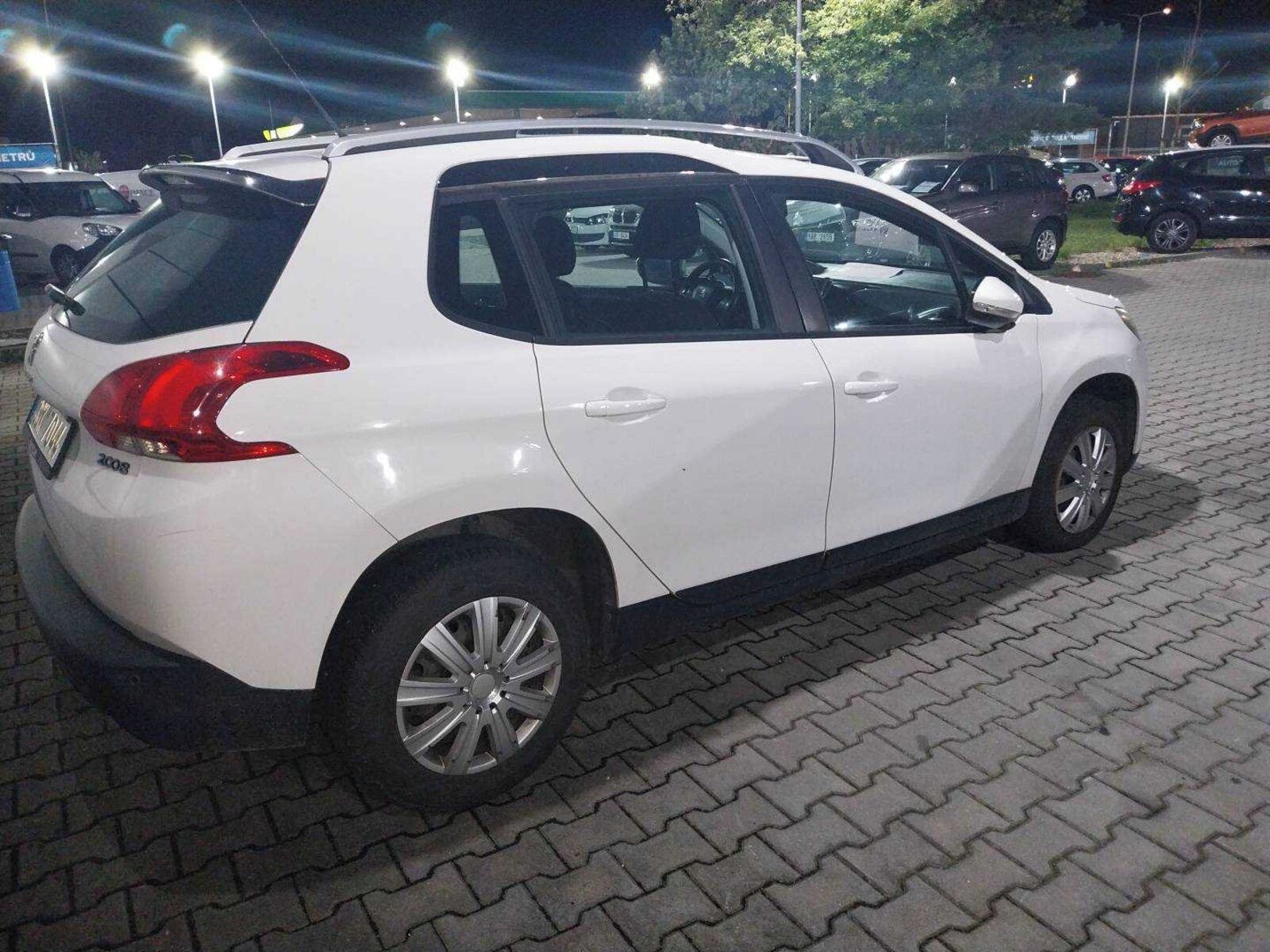 Peugeot 2008, 1.2 PureTech - fotka 2