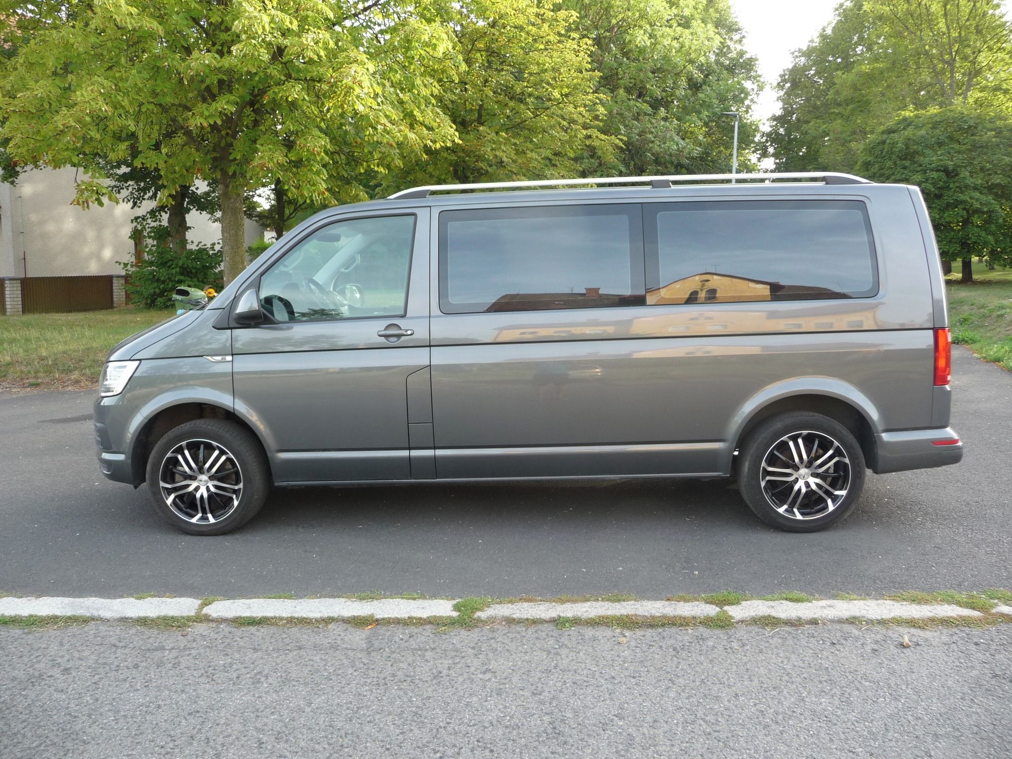 Volkswagen Multivan, T6 2.0TDi Long - fotka 3