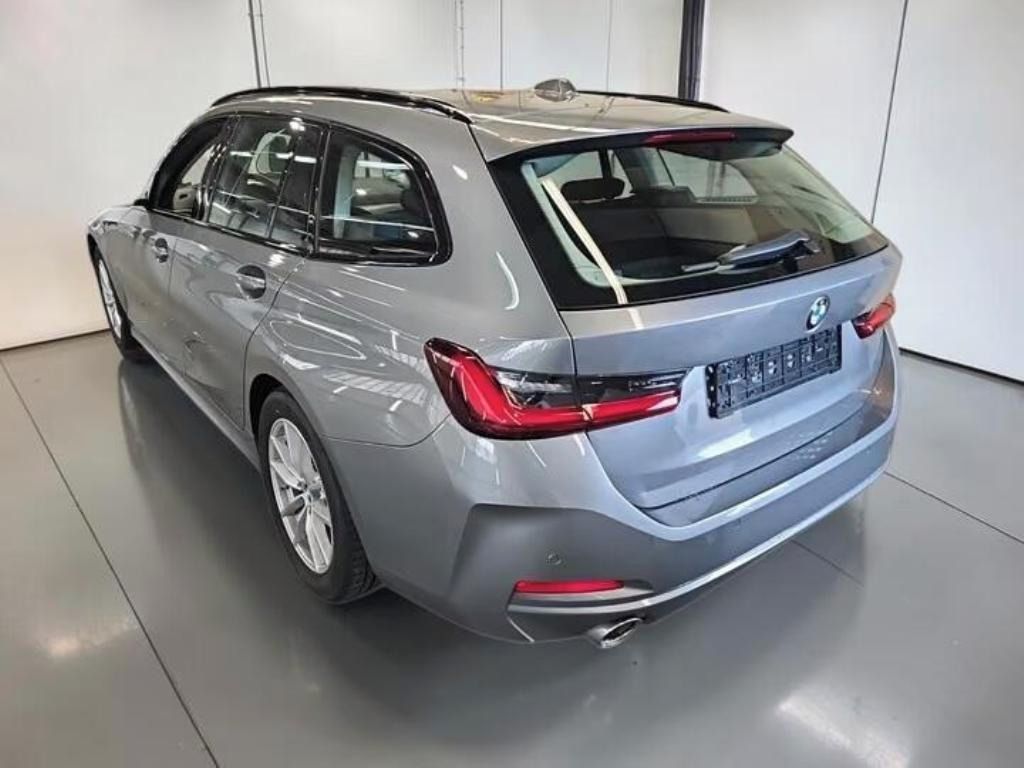 BMW Řada 3, 320 d T xDrive Shadow-Line - fotka 2