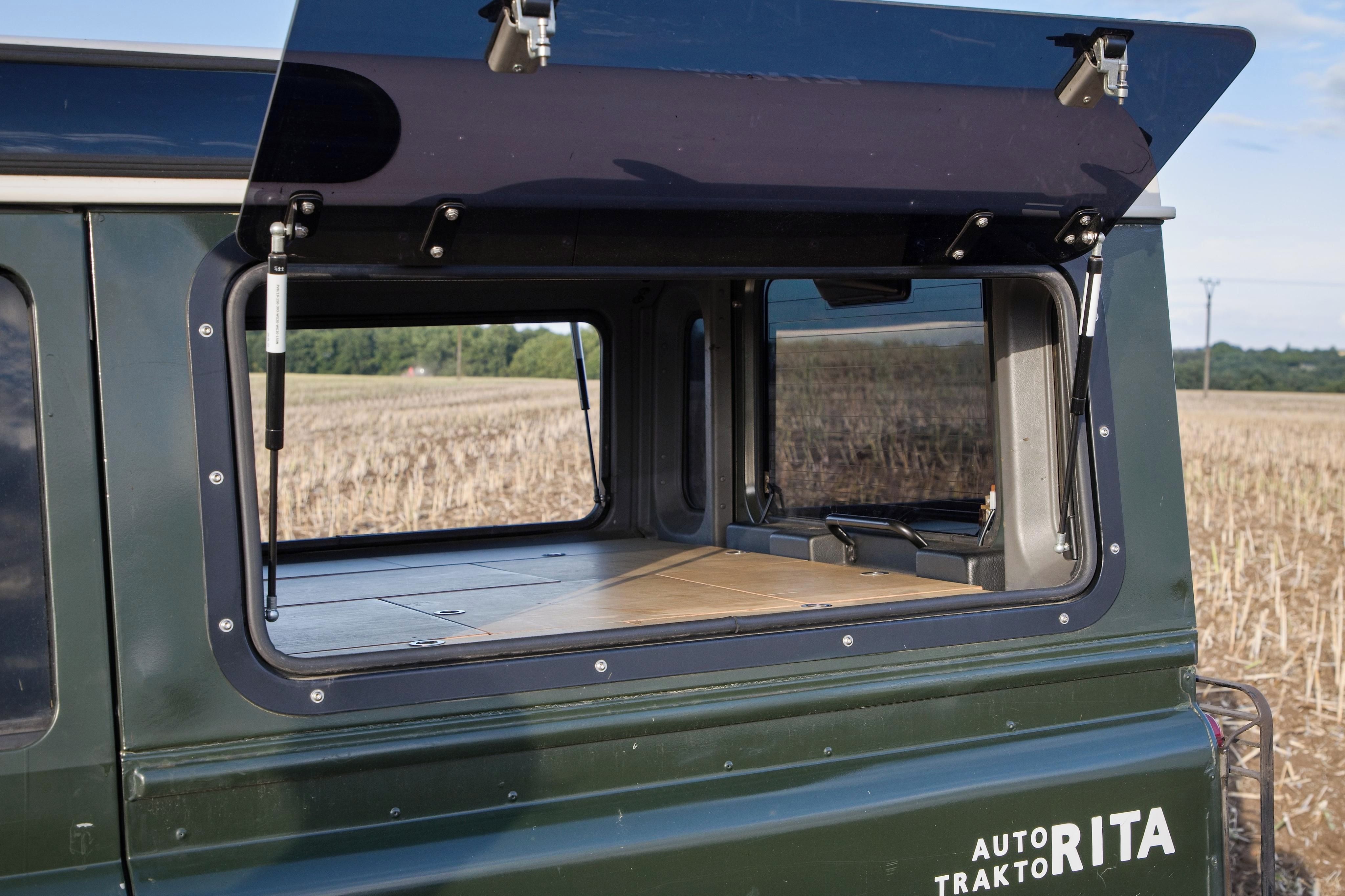 Land Rover Defender, Land Rover Defender 110 TD5 (1 - fotka 6