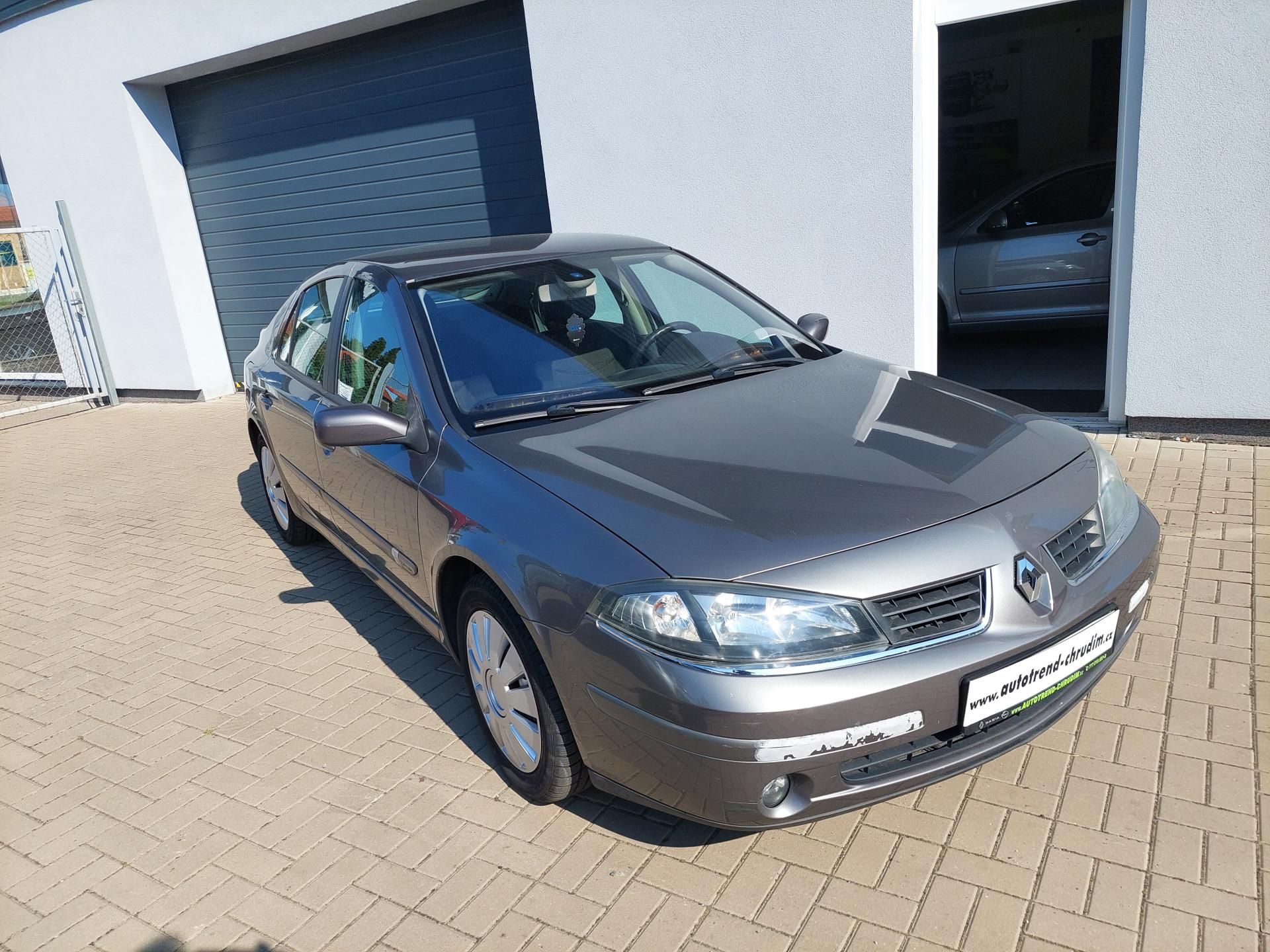 Renault Laguna, II. 2.0i-16v - fotka 3
