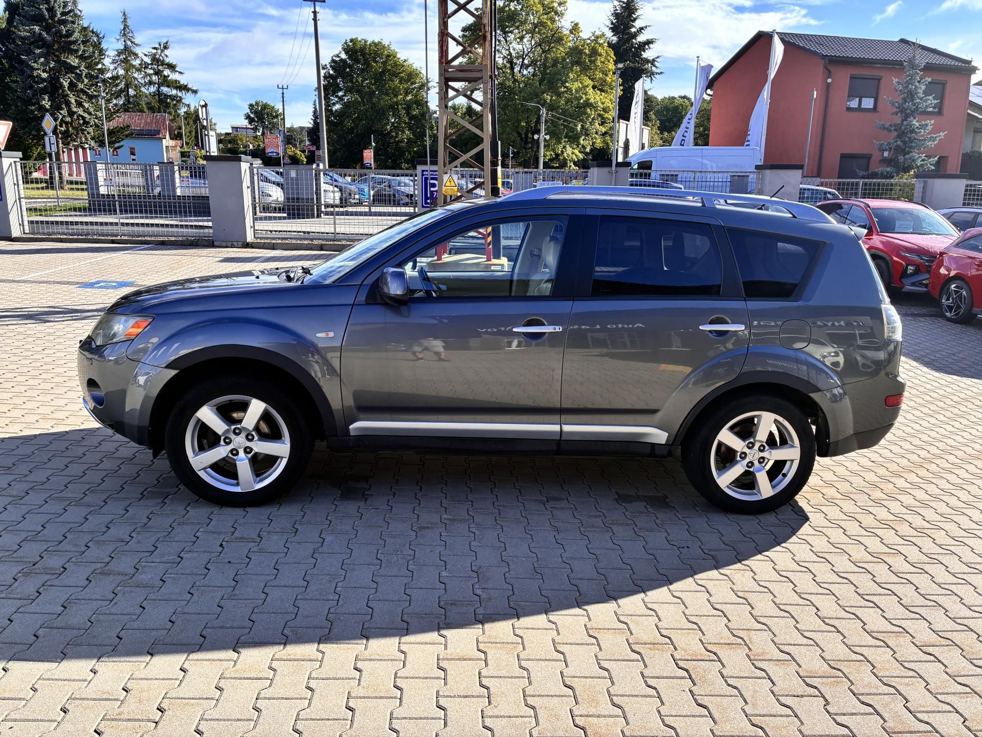 Mitsubishi Outlander, 2.0DiD 103kW 4x4 7MÍST INSTYLE - fotka 4