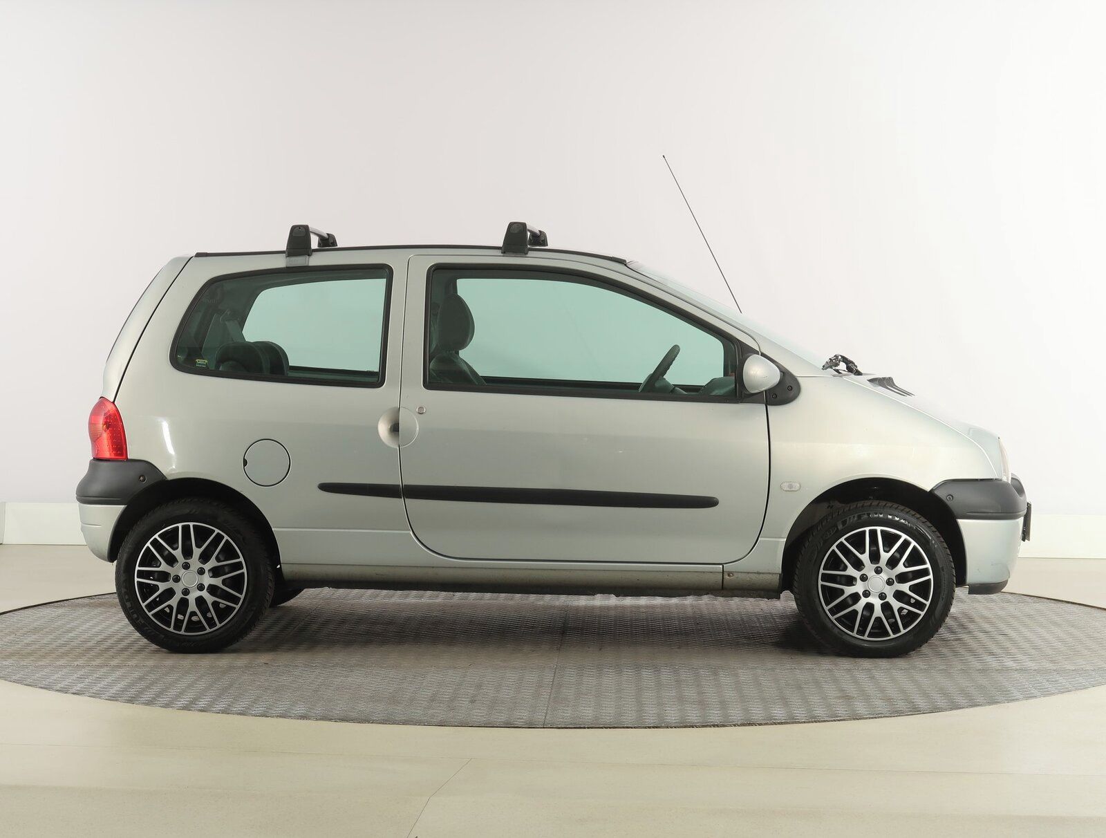 Renault Twingo, 1.2, po STK, jezdí výborně - fotka 6
