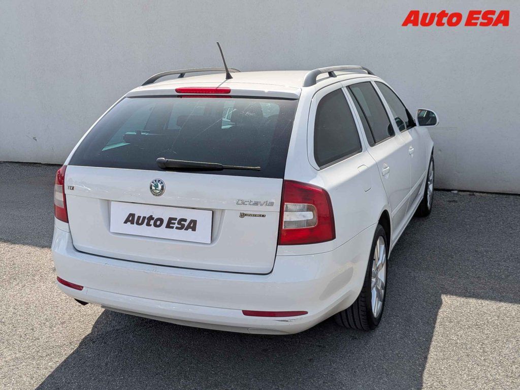Škoda Octavia, 2.0TDi,ČR - fotka 4