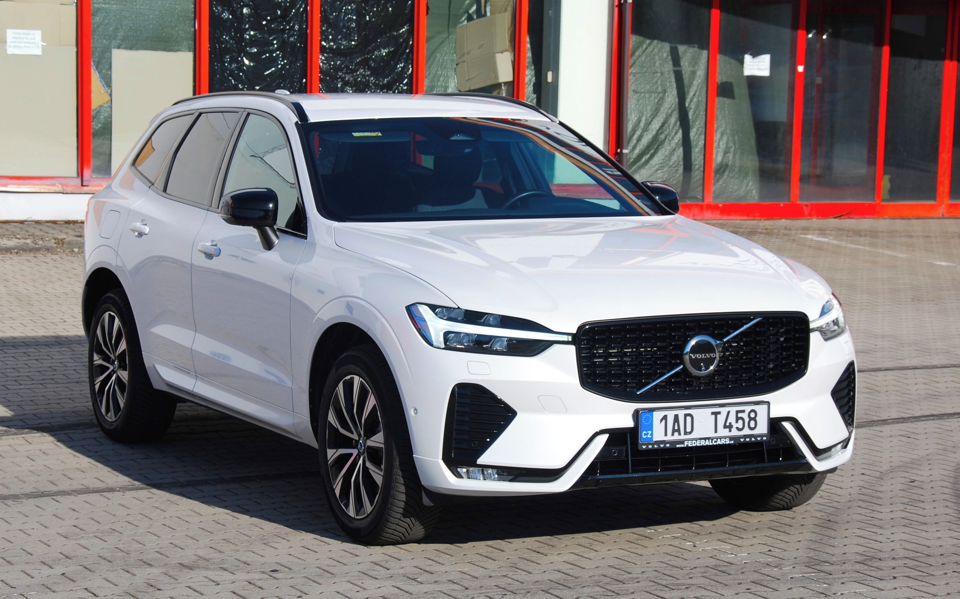 Volvo XC60, Volvo XC60 B4 4x4 - 1.majitel - fotka 3