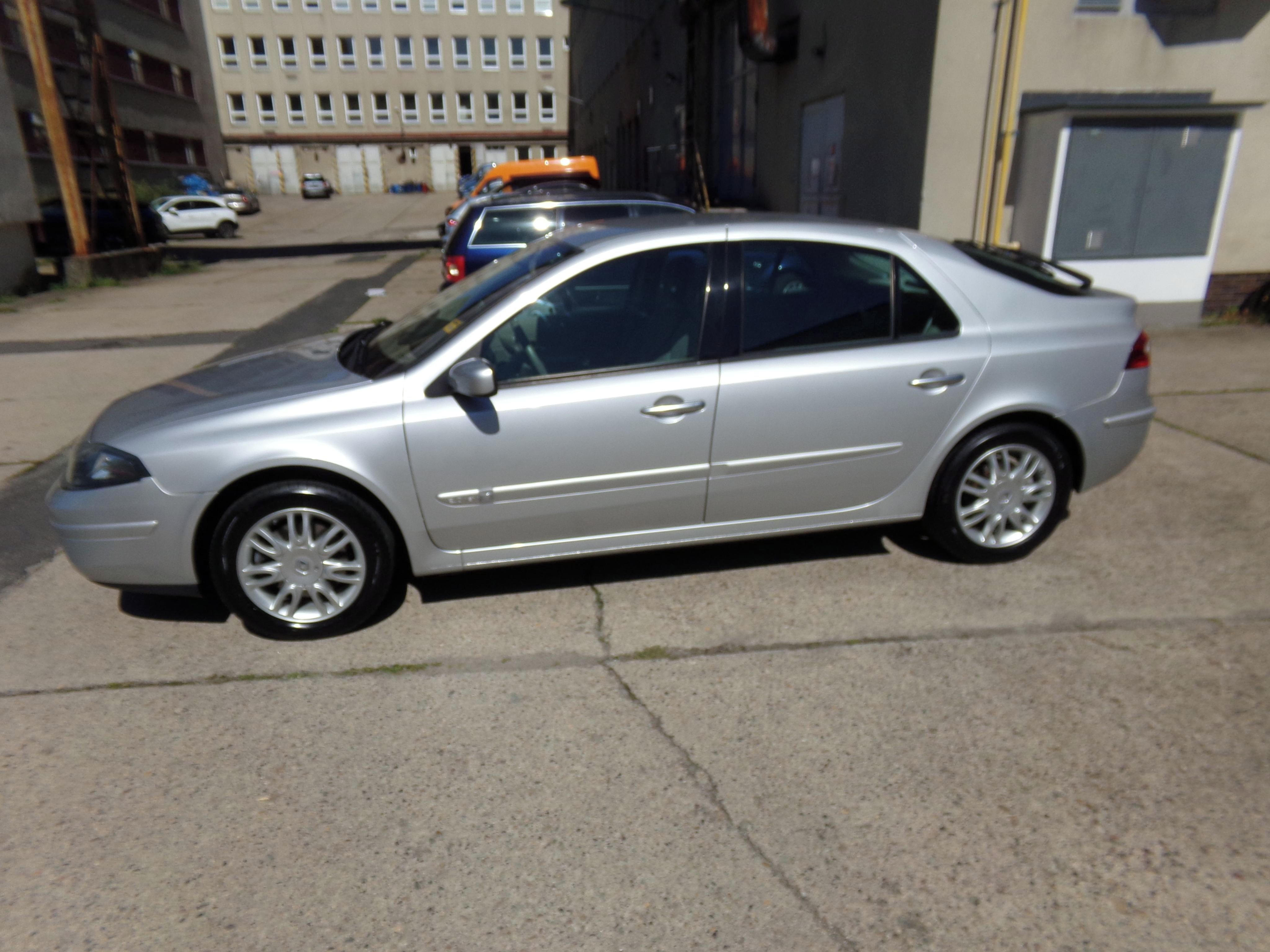 Renault Laguna, 2.0 16V PRIVILEGE - fotka 2