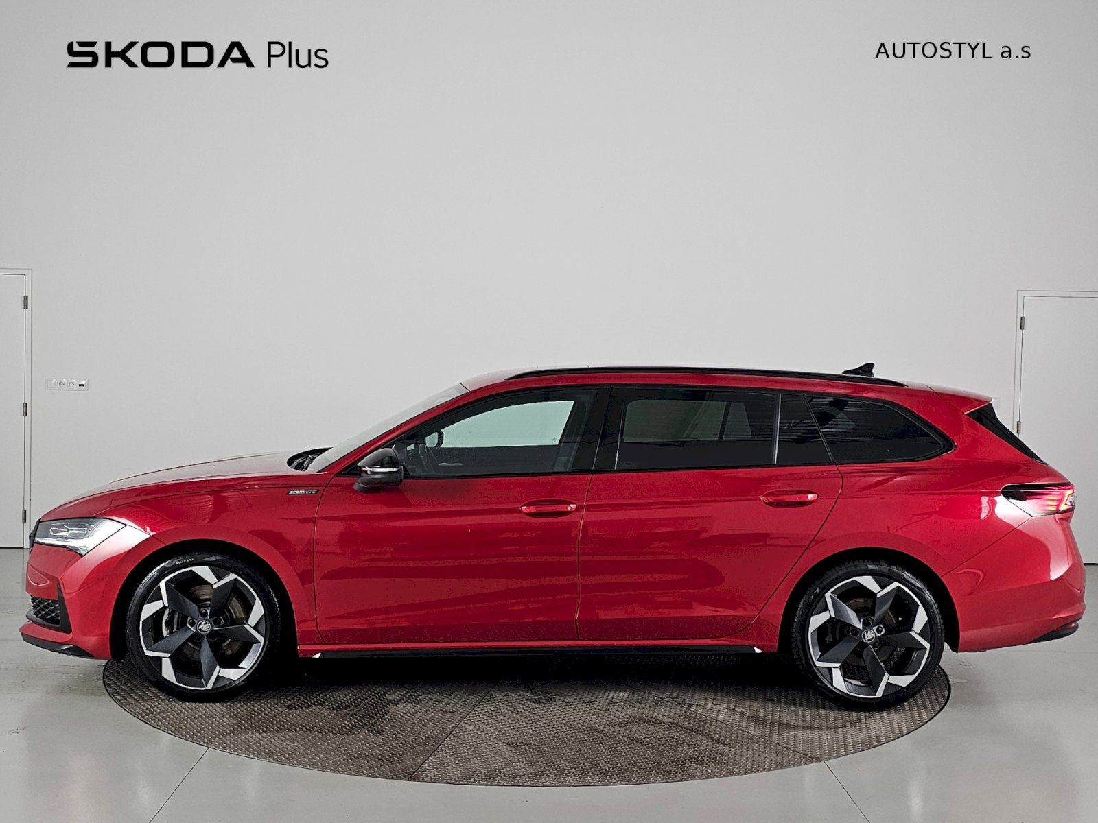 Škoda Superb, Combi 2.0TSI 195kW 4X4 SPORTLI - fotka 3