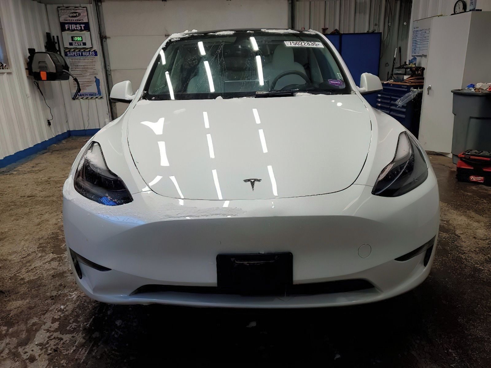 Tesla Model Y, Auto na cestě - fotka 5