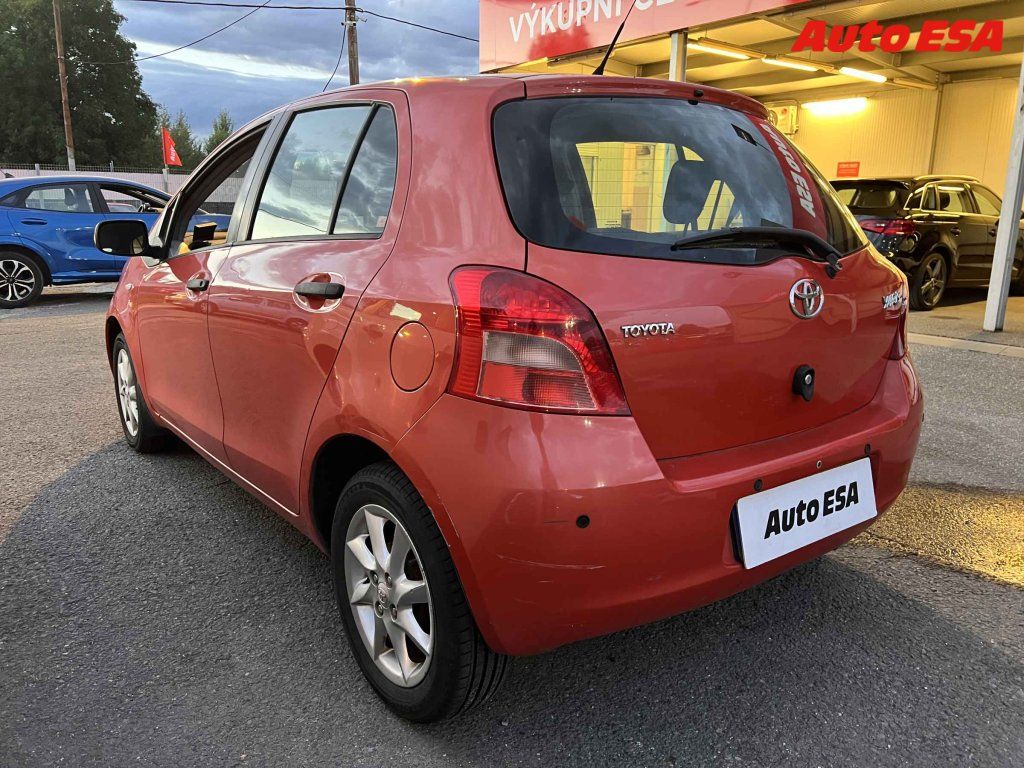 Toyota Yaris, 1.0 i,ČR - fotka 2