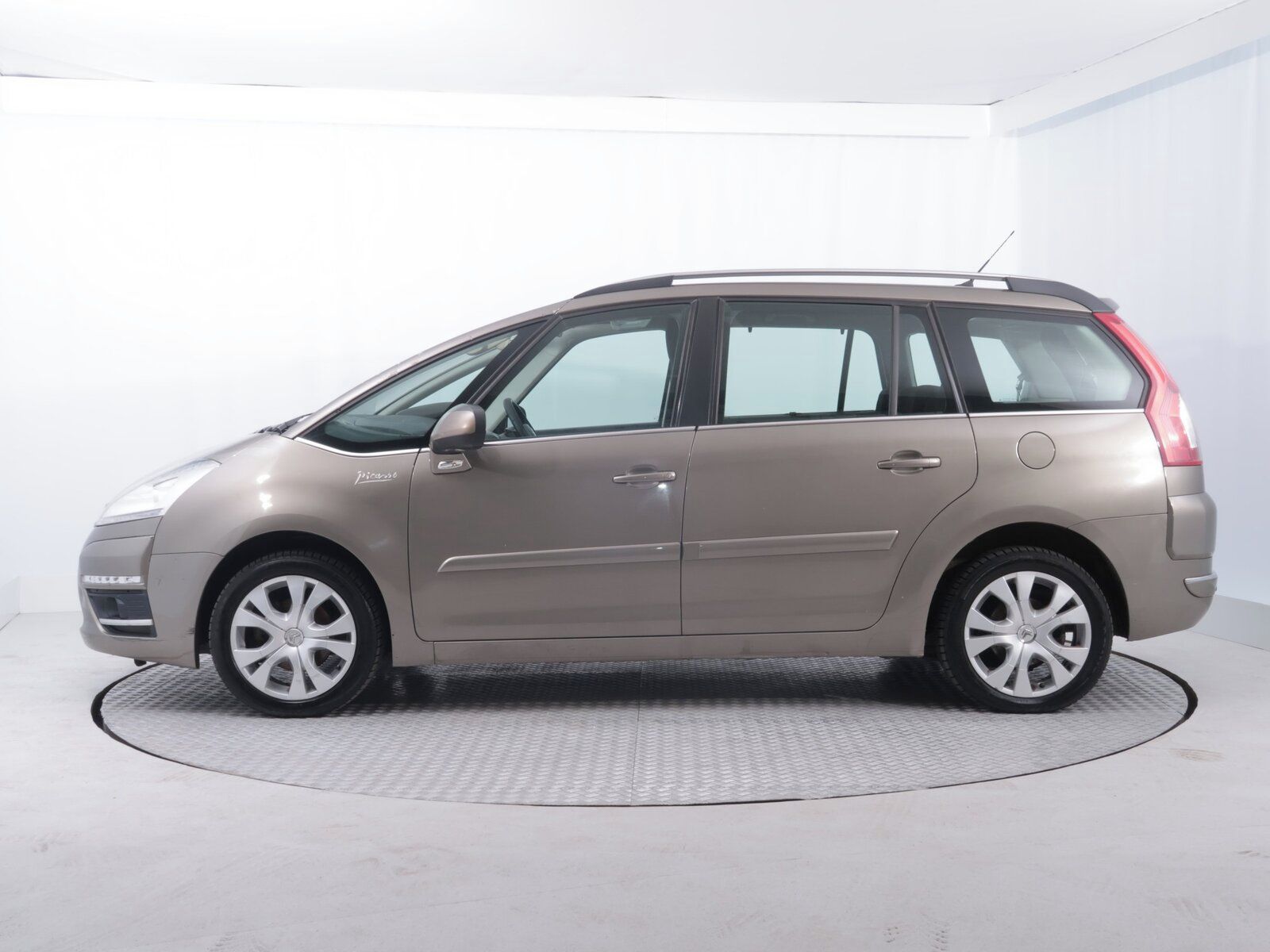 Citroën Grand C4 Picasso, 1.6 HDi, 7 míst, po STK, Tažné - fotka 3