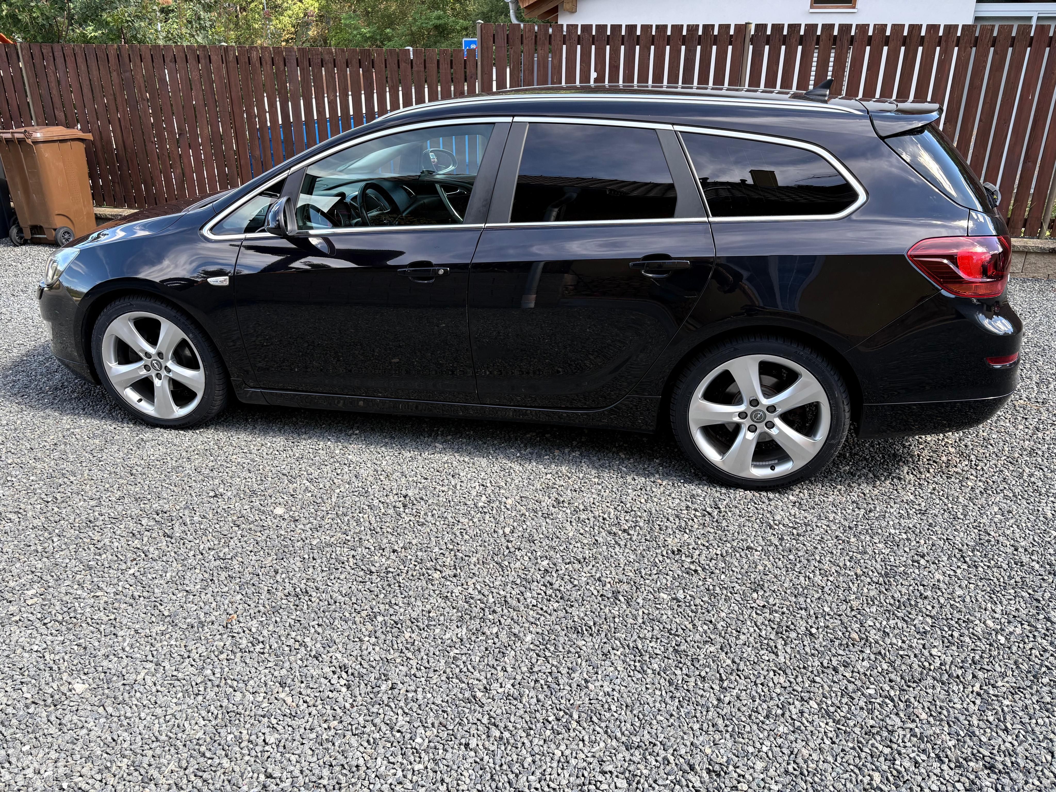 Opel Astra, Sports Tourer 1.6 16V, 132 KW - fotka 2