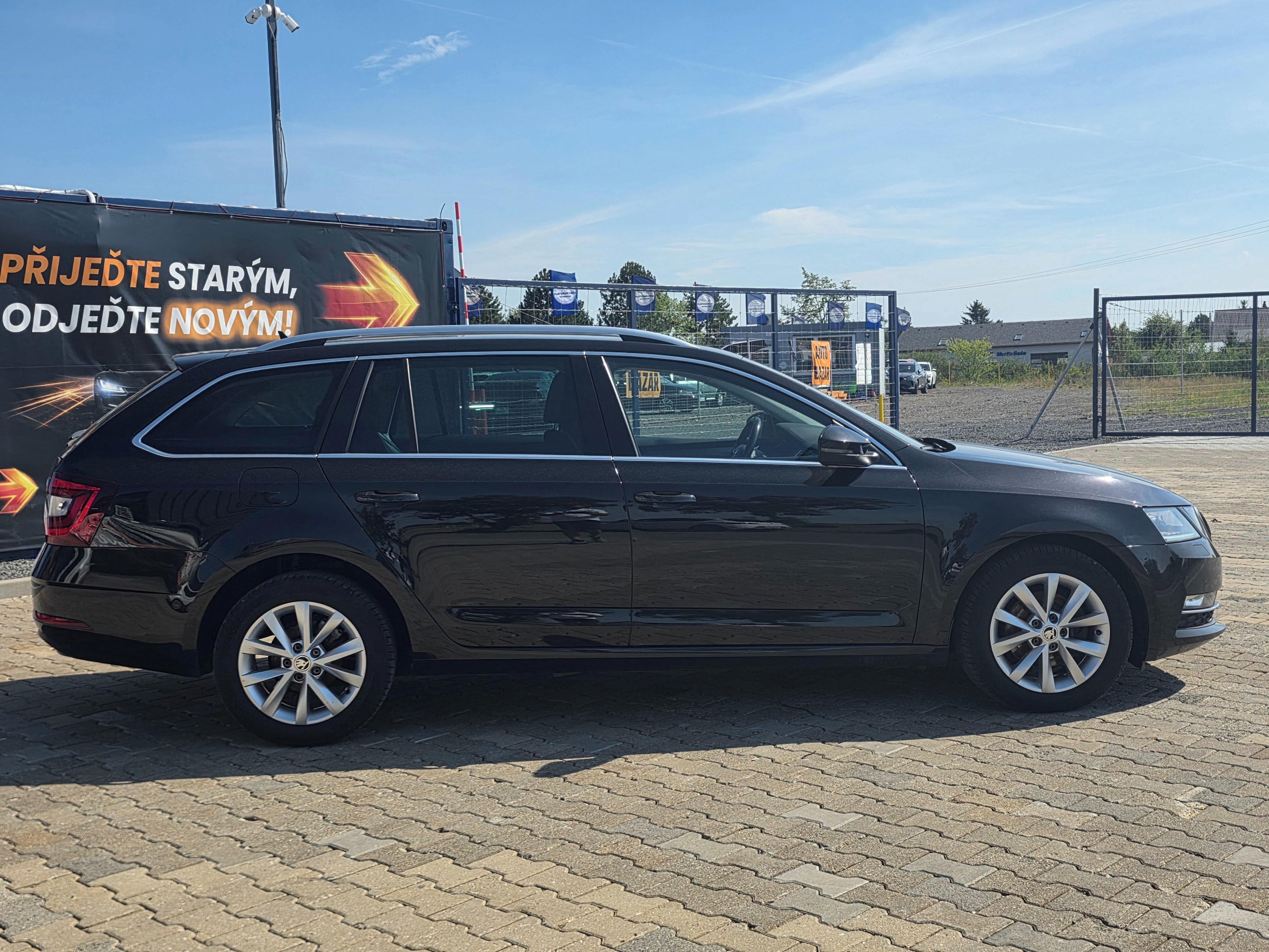 Škoda Octavia, 2.0TDI, 110KW, DSG - fotka 6