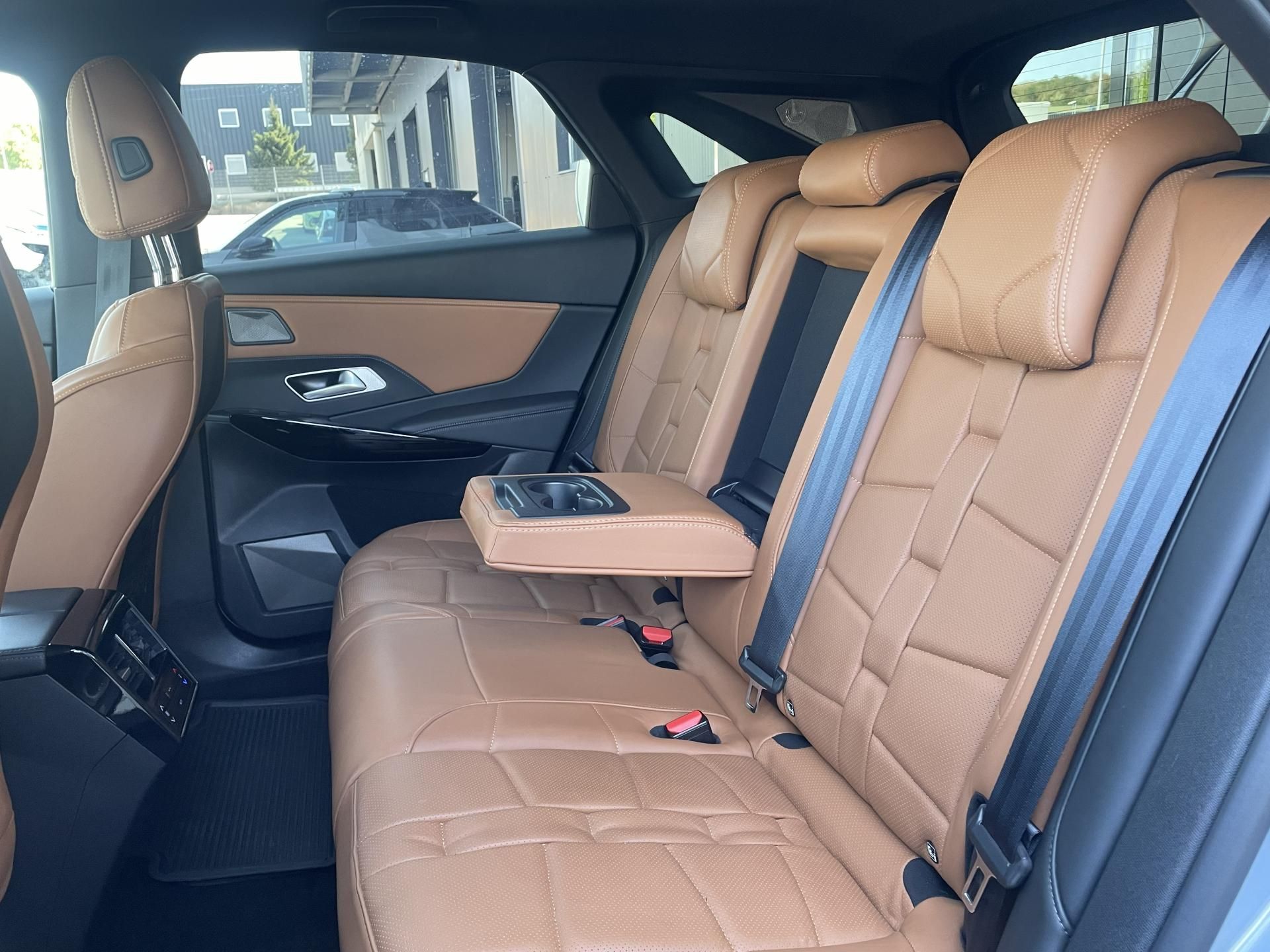 DS 7 Crossback, RIVOLI 1.6 PureTech 133 kW - fotka 5