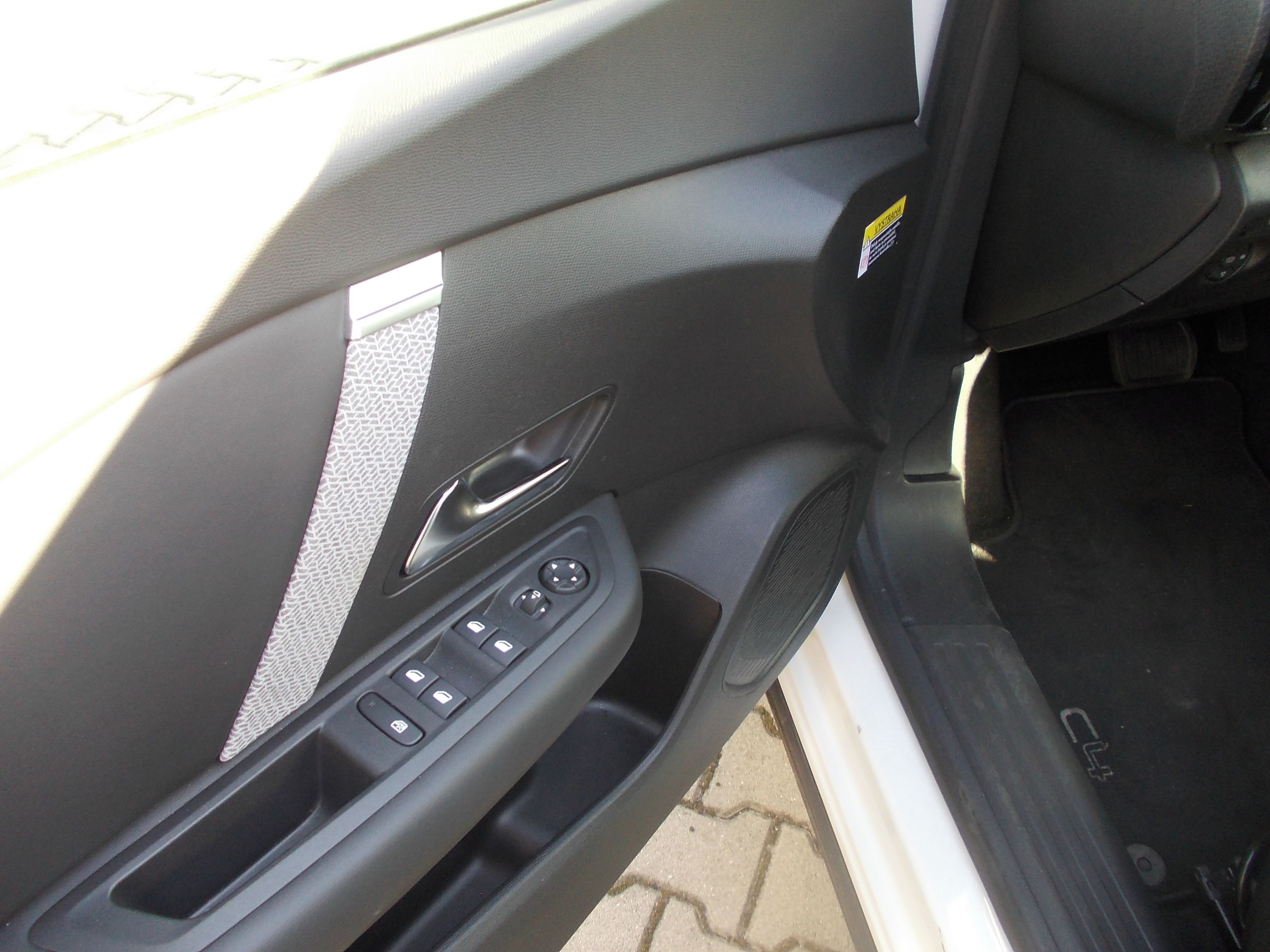 Citroën C4 X, 1.2 Pure Tech 96KW 1. MAJITEL - fotka 5