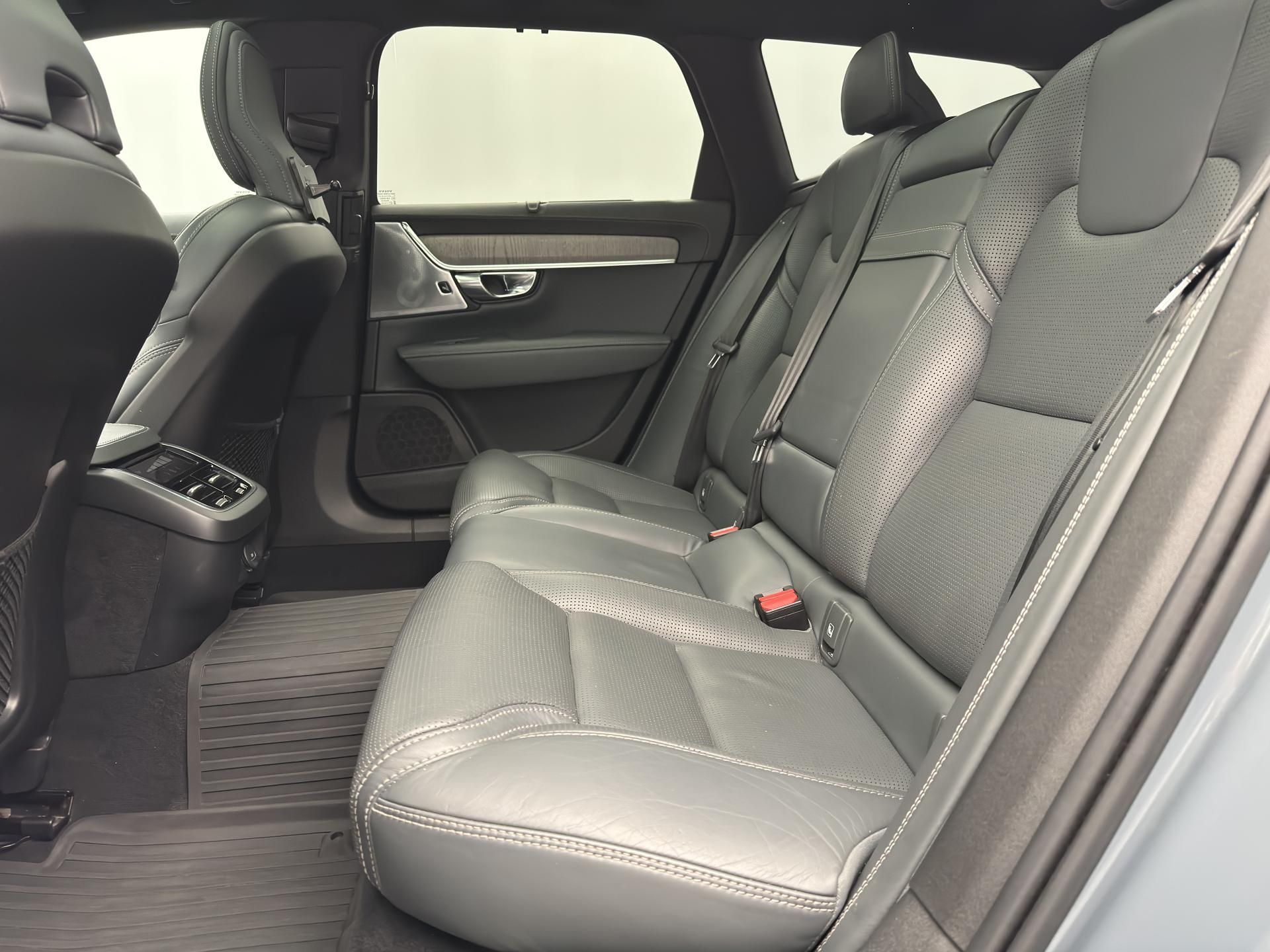 Volvo V90, CC D4 AWD PRO AUT - fotka 6