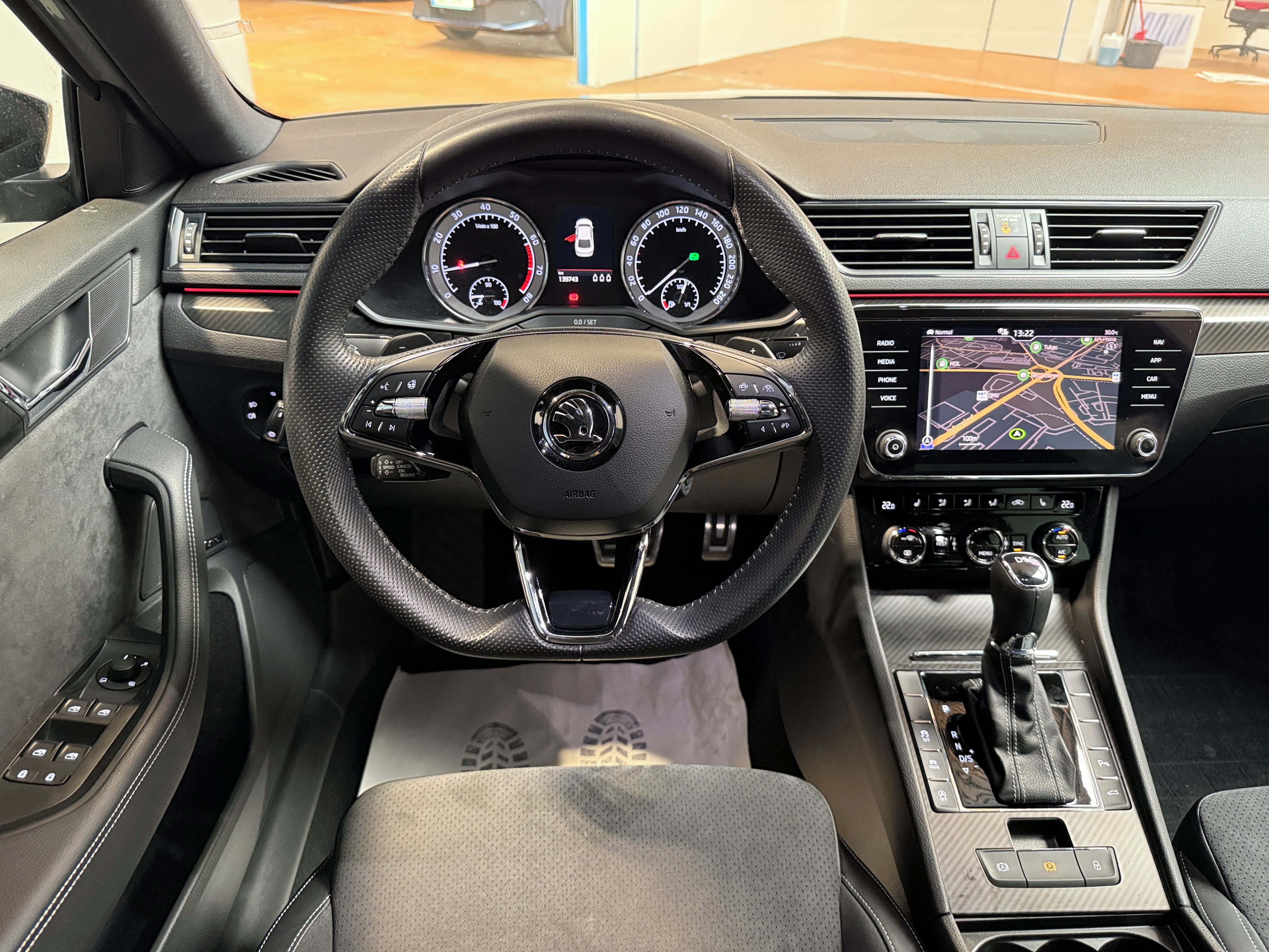 Škoda Superb, 2.0 TSI 140kW SportLine DSG - fotka 6