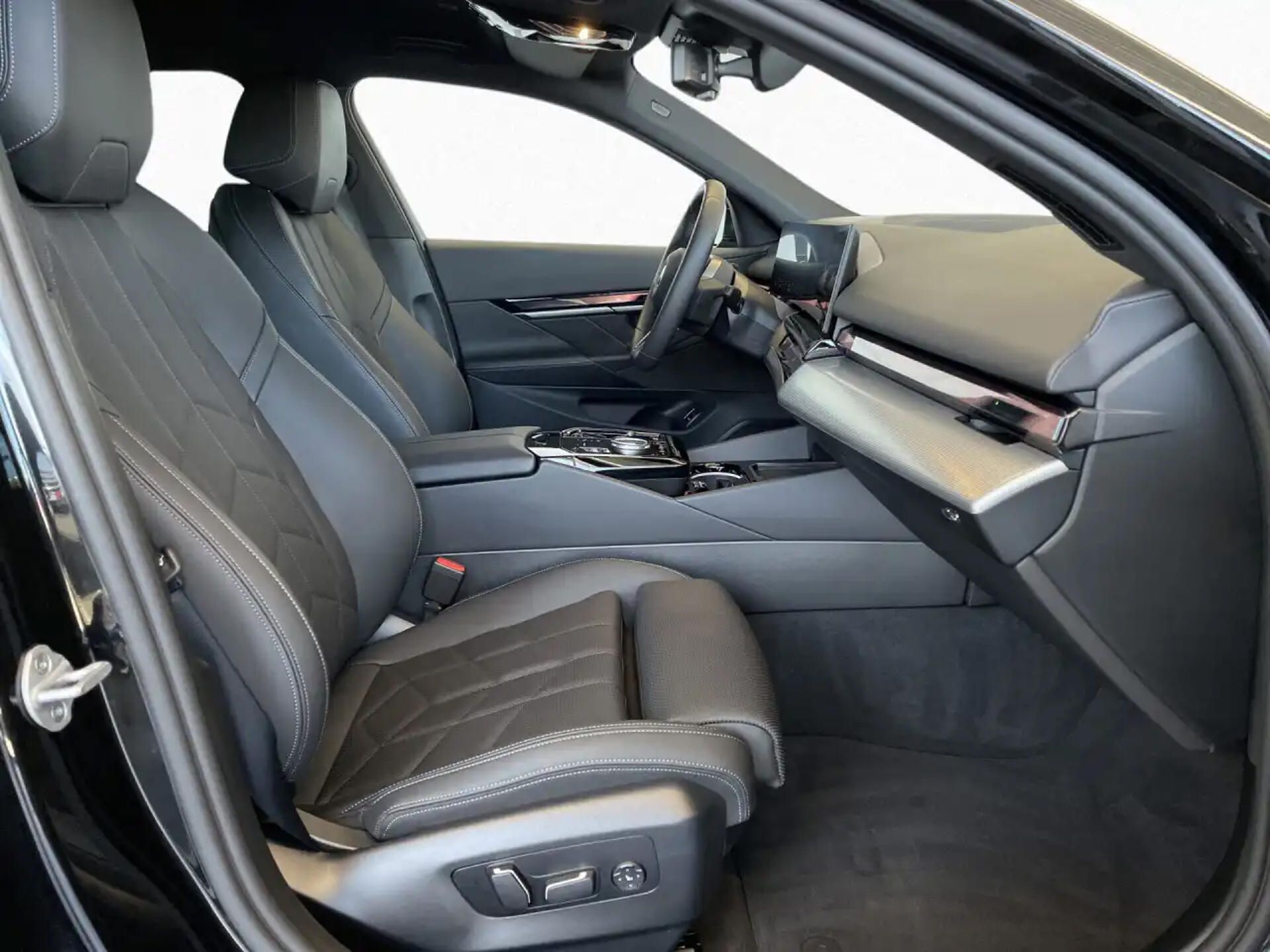 BMW i5, xDrive40 M-Sport Park/Driv Pro - fotka 6