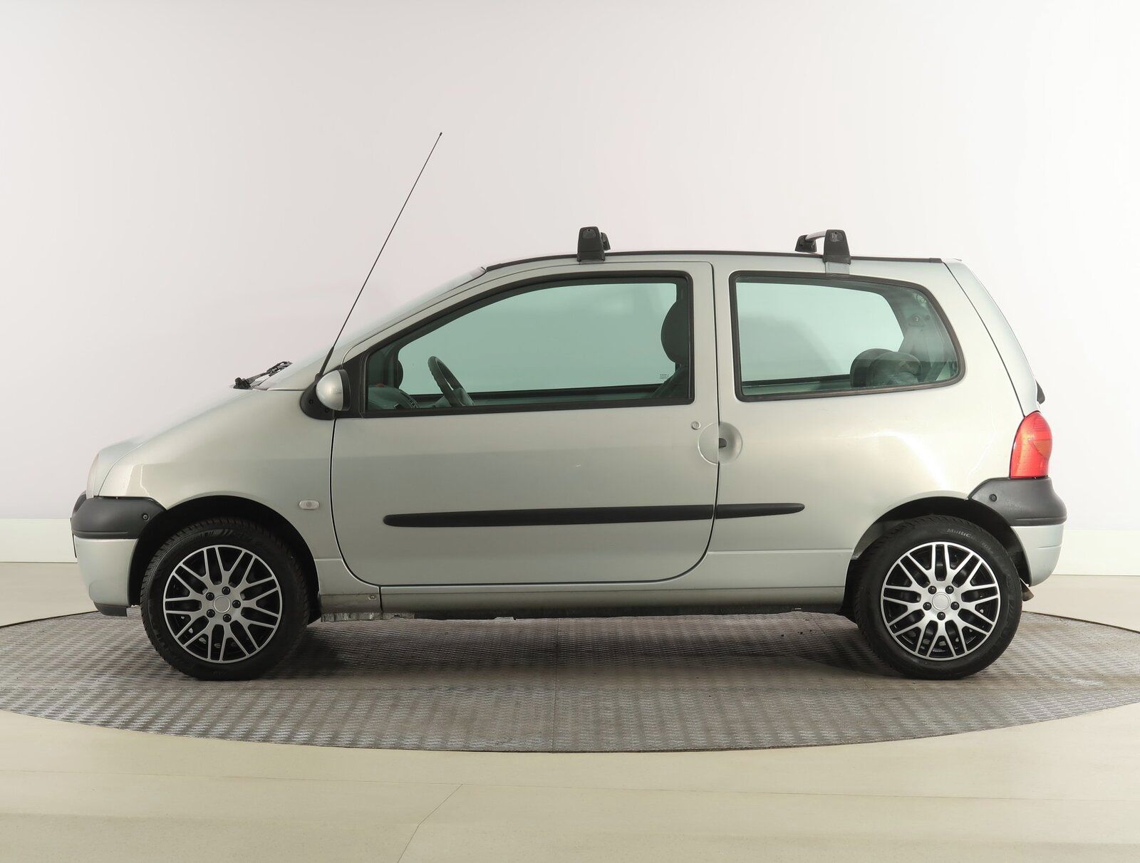 Renault Twingo, 1.2, po STK, jezdí výborně - fotka 3