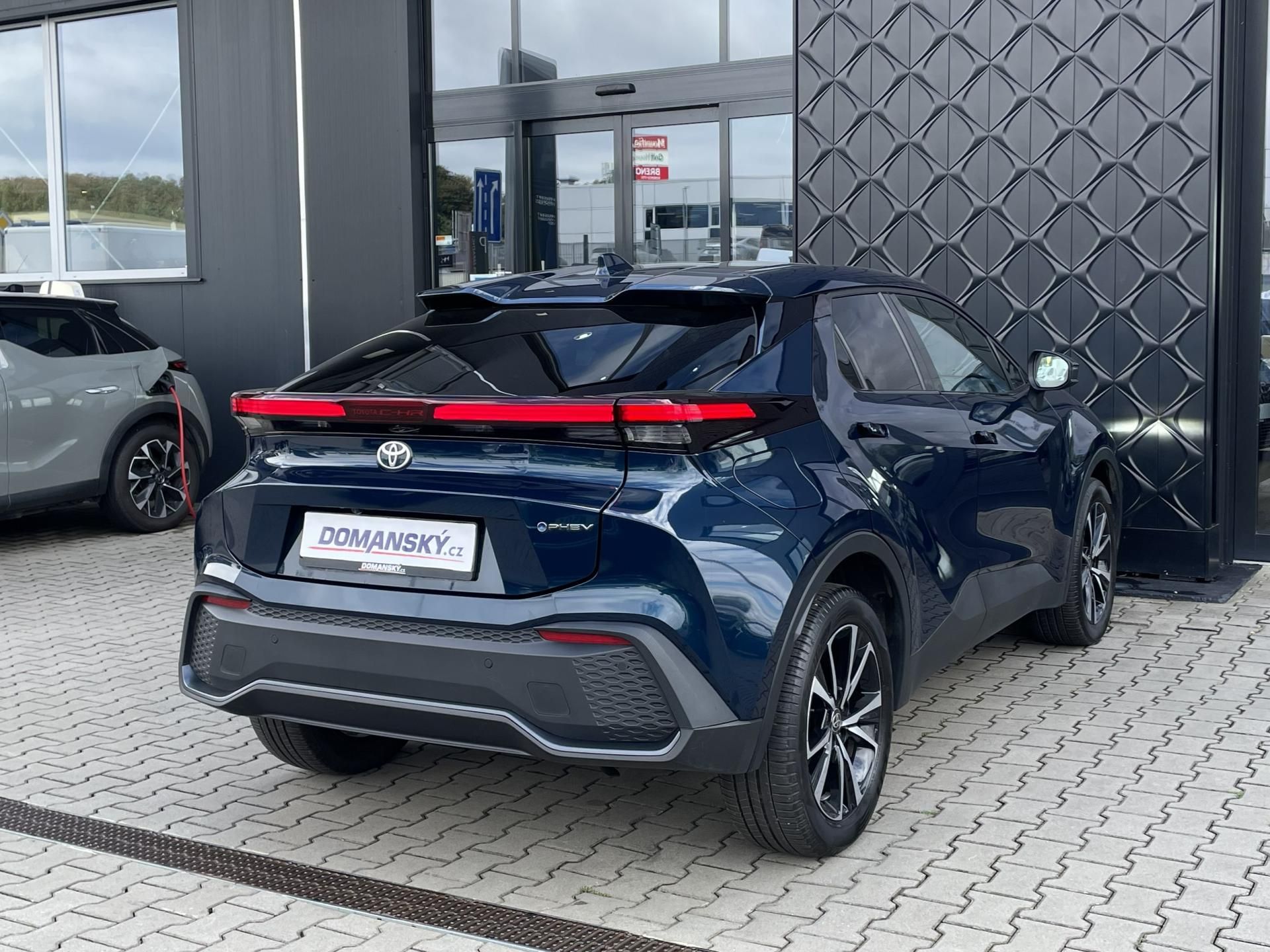 Toyota C-HR, STYLE 2.0 PHEV 164 kW - fotka 3