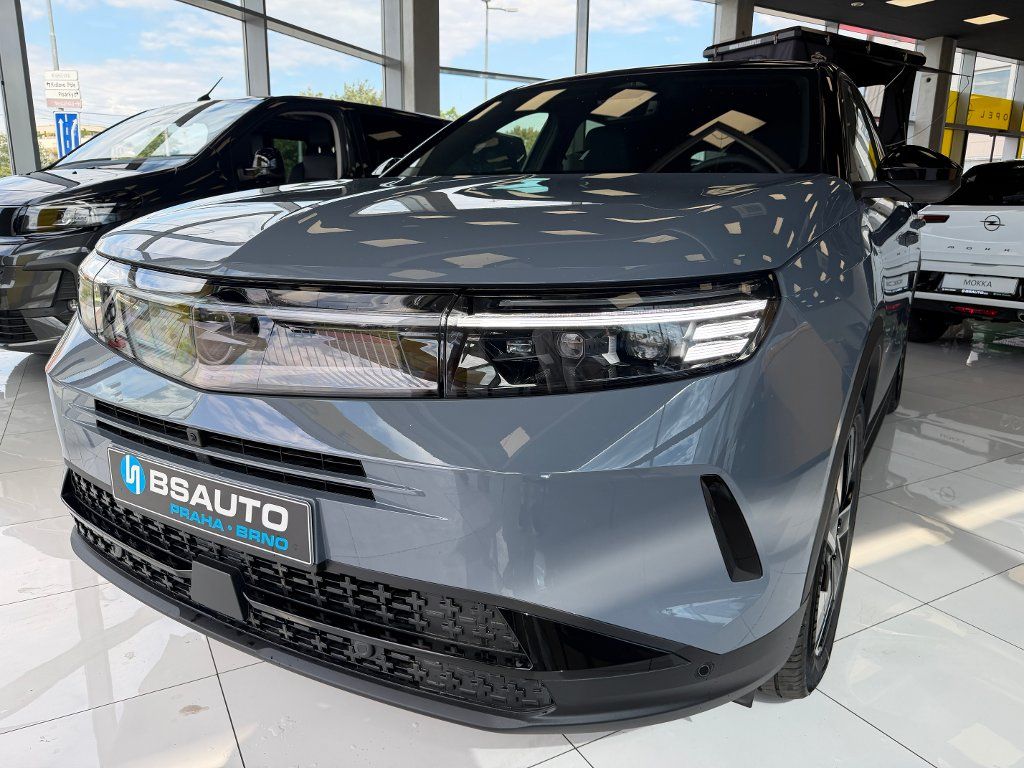 Opel Grandland, Ultimate Hybrid 1,2T 145k AT - fotka 3
