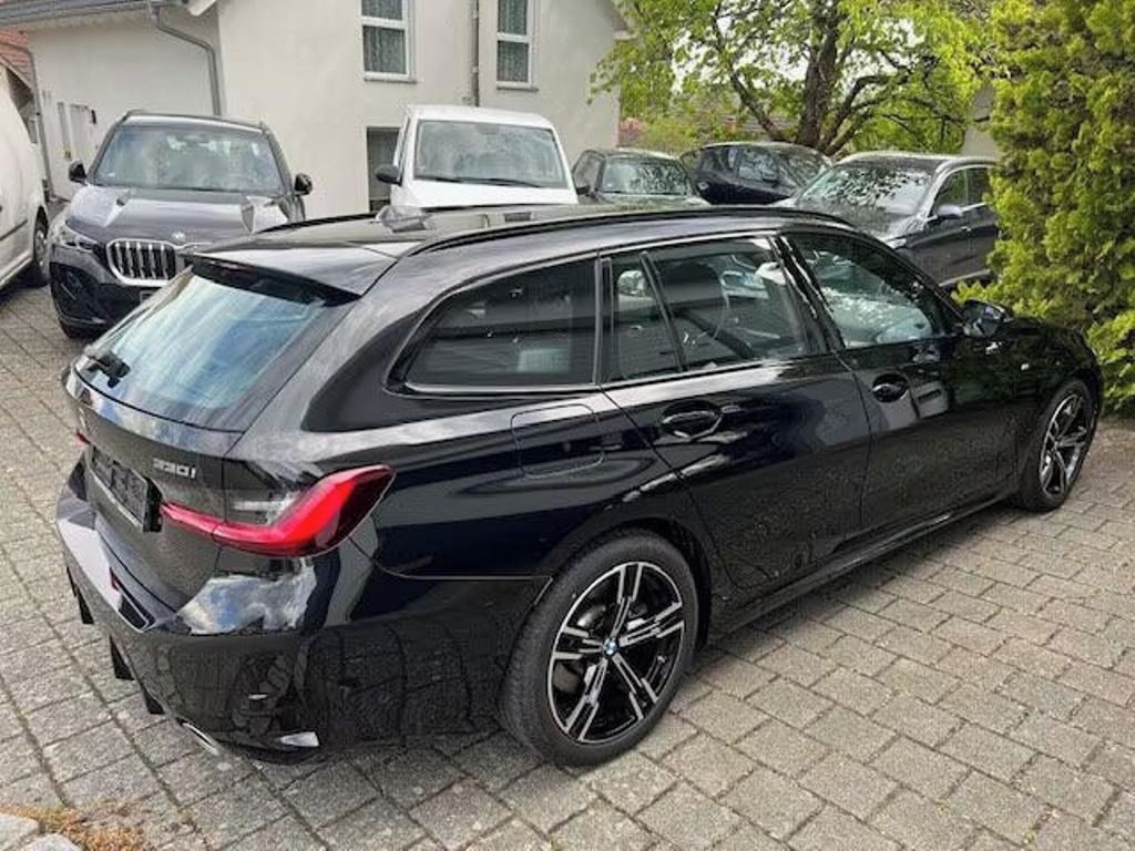 BMW Řada 3, 330I xDrive Touring M Sport - fotka 4