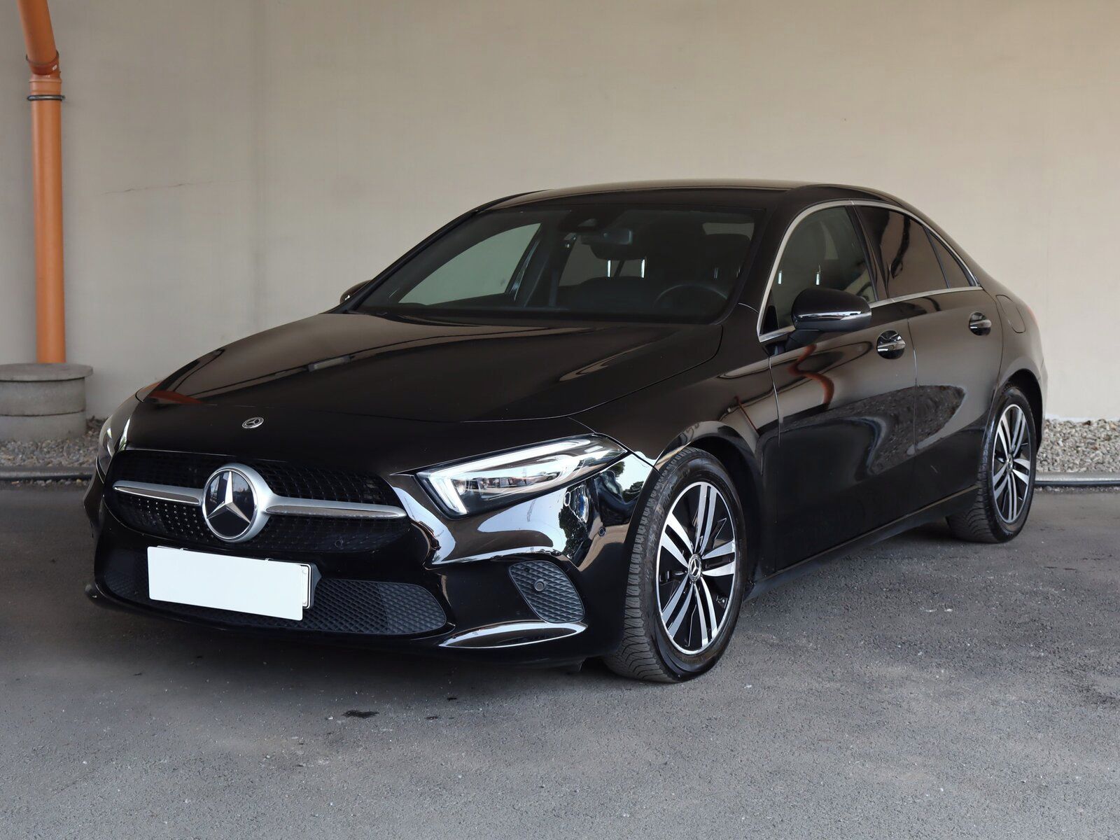 Mercedes-Benz Třídy A, 180, Automat, Kůže, Navi - fotka 2