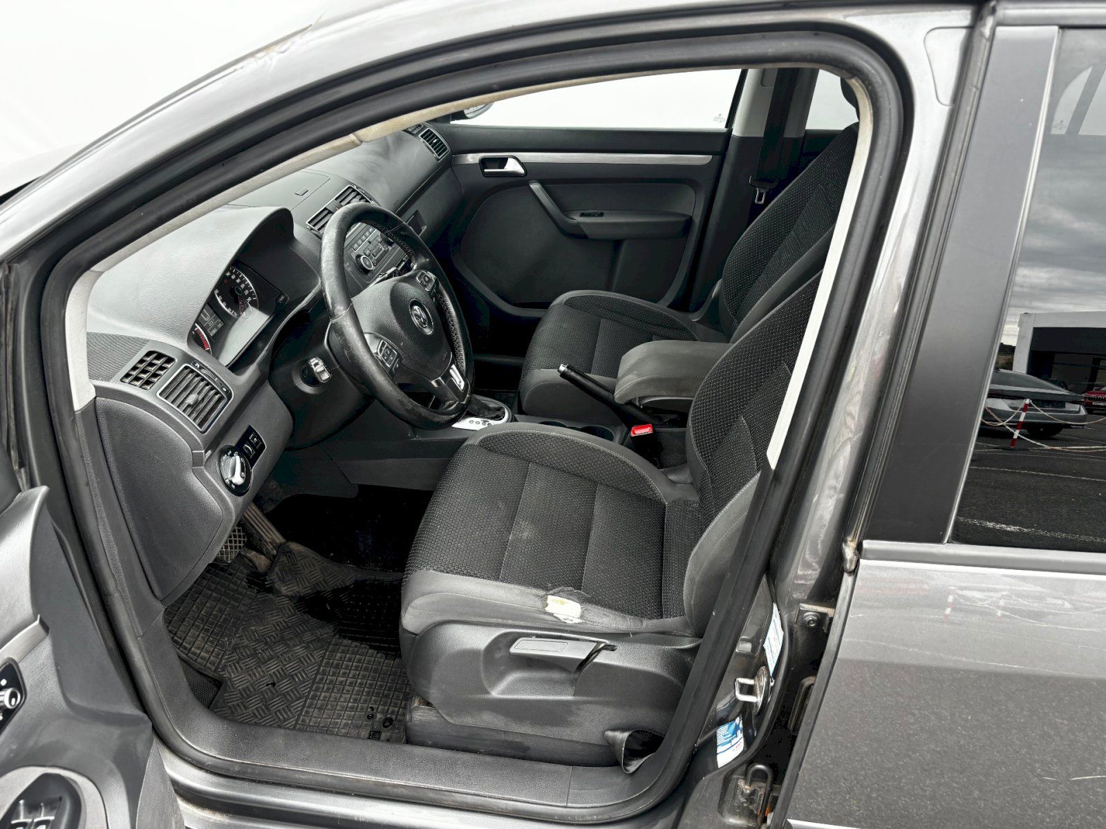 Volkswagen Touran, 2.0 TDI DPF DSG Comfortline - fotka 6