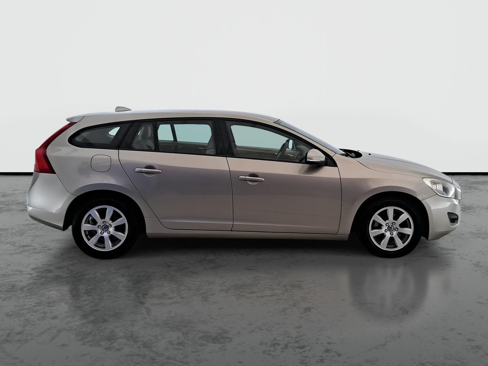 Volvo V60, D3 2.0, po STK, Tažné - fotka 6