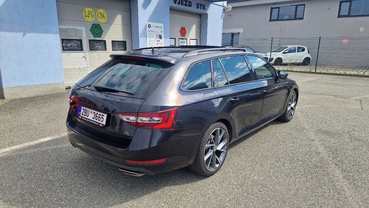 Škoda Superb, 2,0 TSi Sportline - fotka 3
