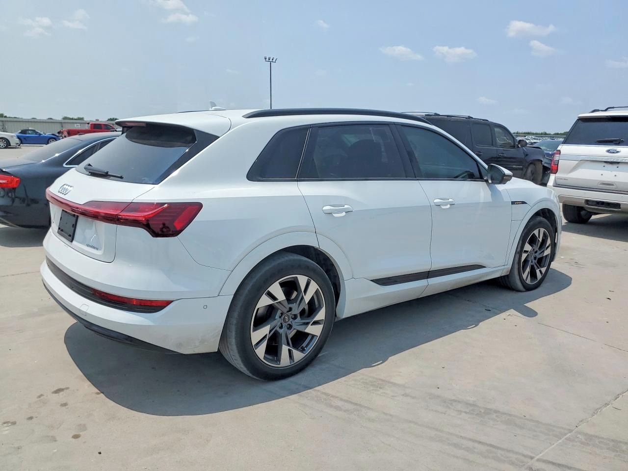 Audi e-tron, Auto na cestě - fotka 4