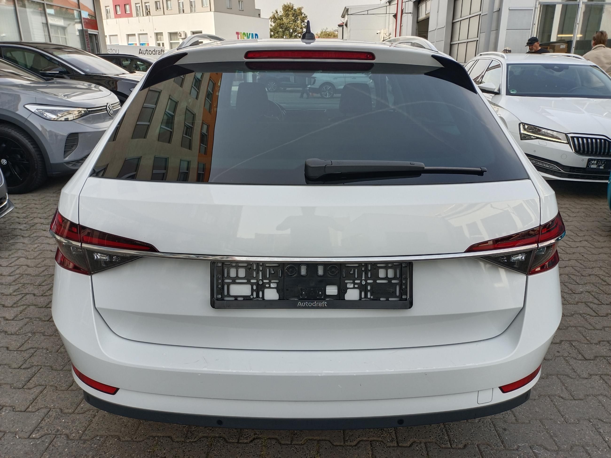 Škoda Superb, 2.0 TDI 110kW DSG Style - fotka 5