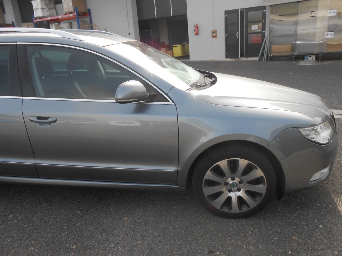 Škoda Superb, 2,0 TDi 103 Kw 4x4 DSG!! - fotka 4