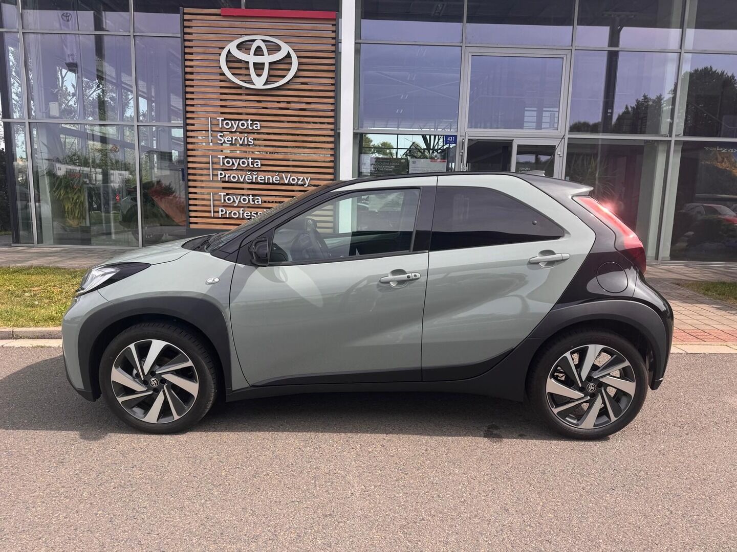Toyota Aygo, 1,0 Executive Smart - fotka 5