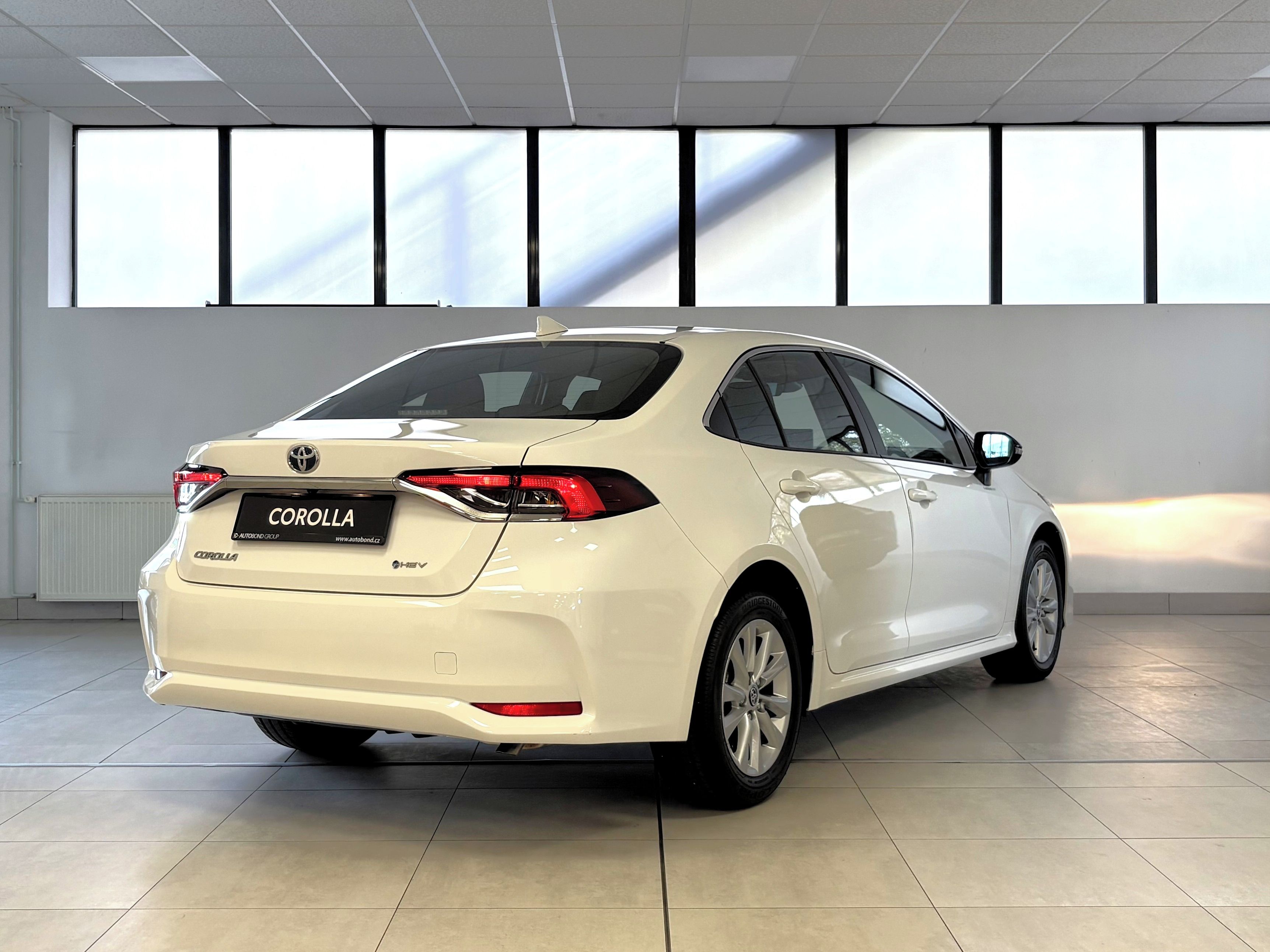 Toyota Corolla, 1,8 HEV Comfort - fotka 5
