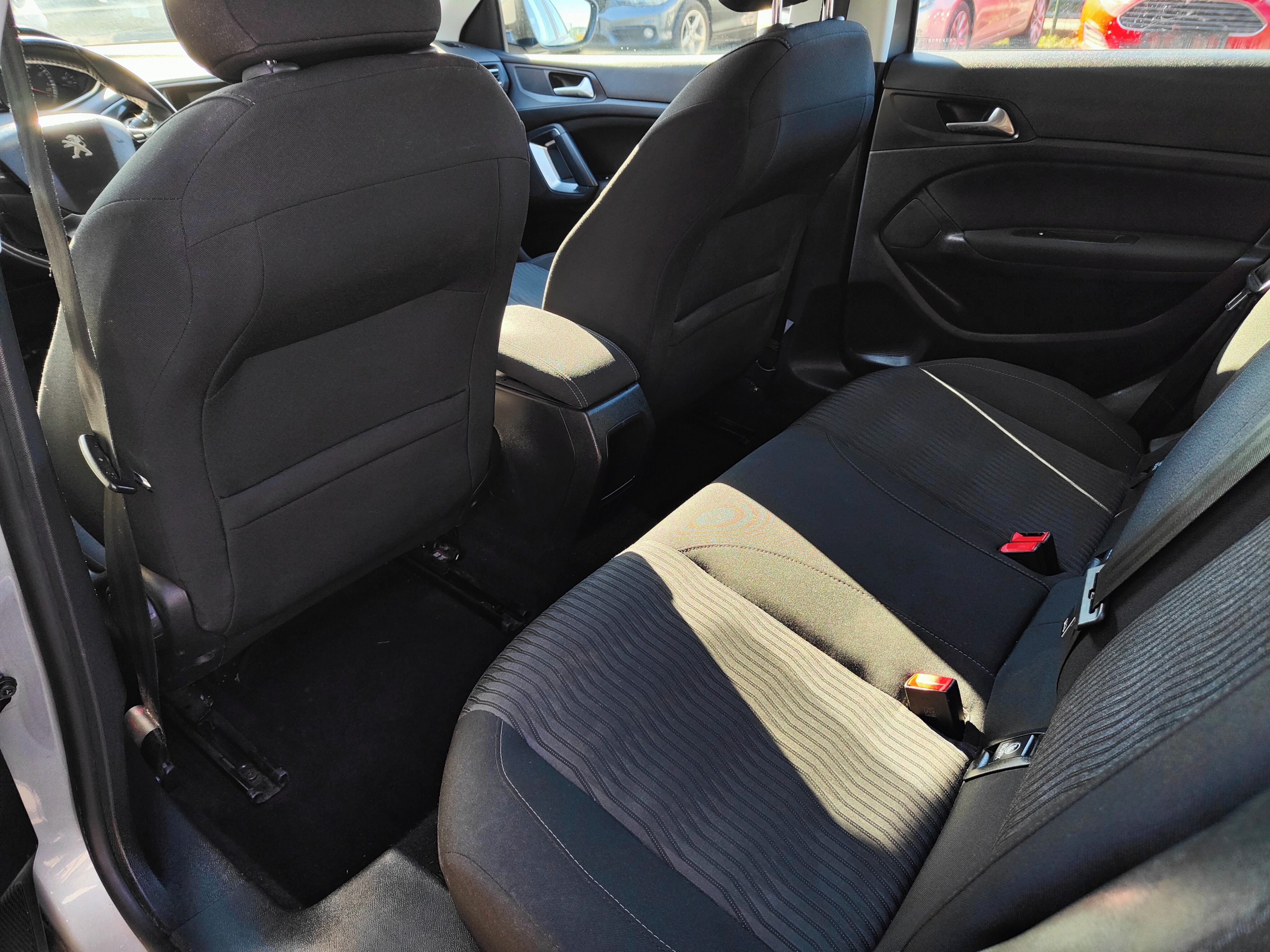 Peugeot 308, 1.2 81kW, klima, Alu, servis - fotka 6