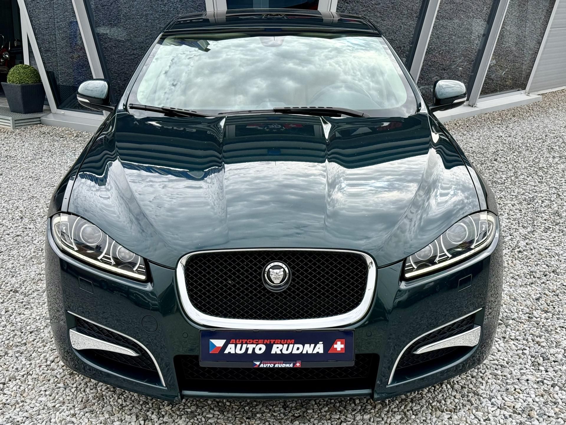 Jaguar XF, 3,0 V6 S/C AWD Automat - fotka 4