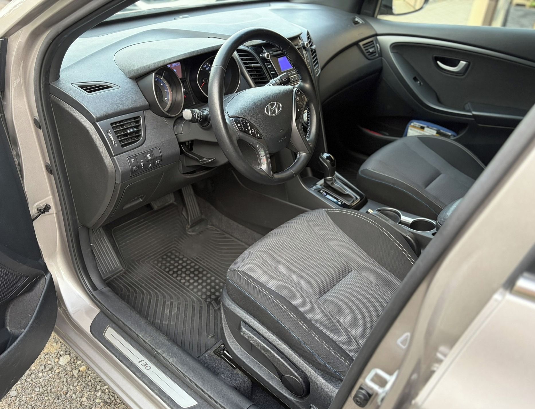 Hyundai i30, 1.6GDi Automat 66tiskm. Rv2016 - fotka 3