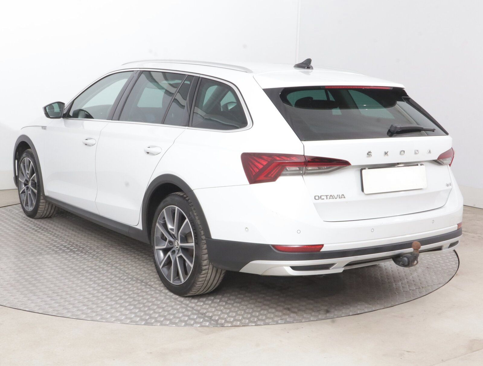Škoda Octavia, Scout 2.0 TDI, 4X4, Automat - fotka 4