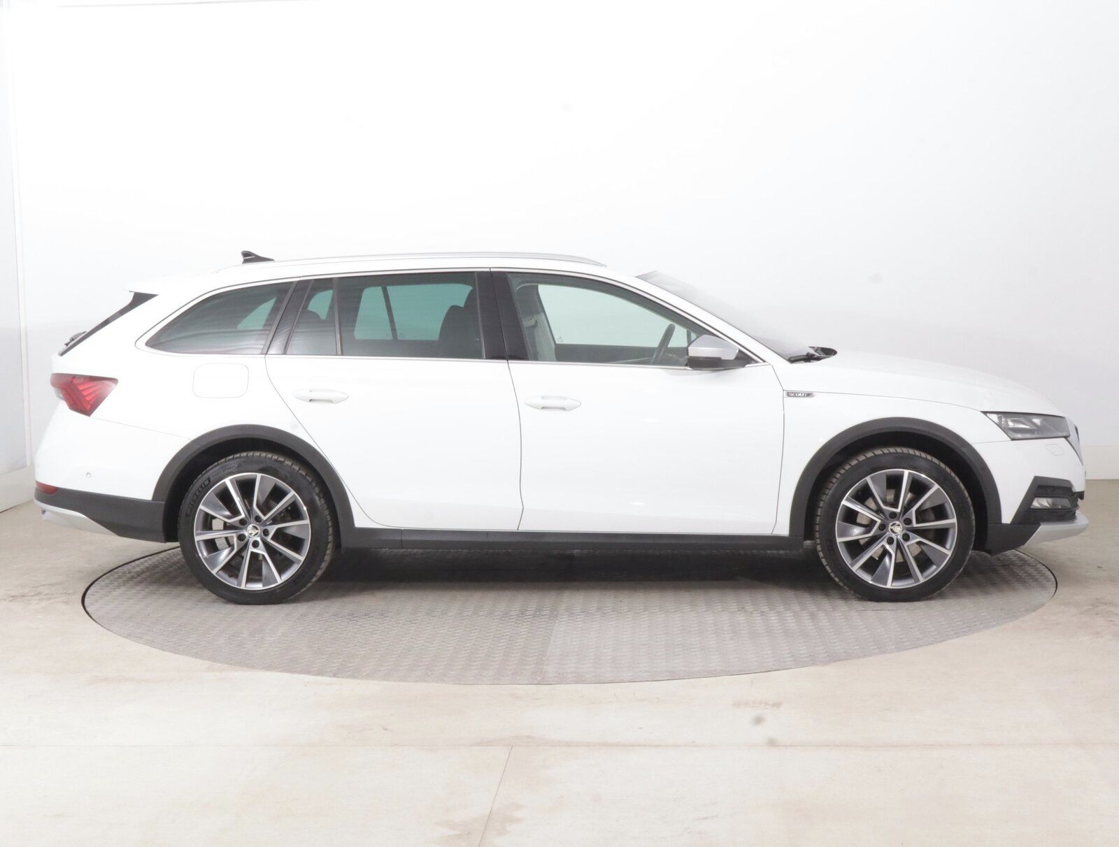 Škoda Octavia, Scout 2.0 TDI, 4X4, Automat - fotka 6