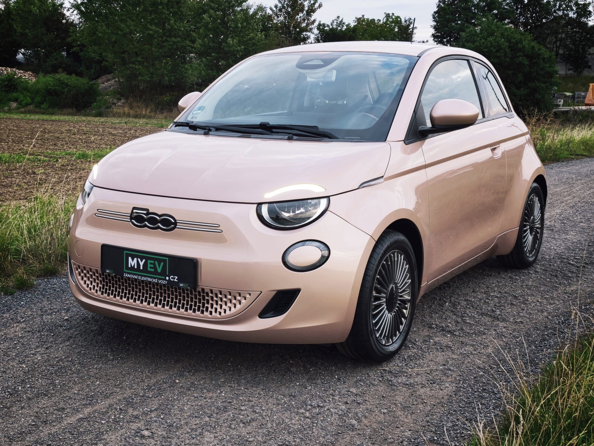 Fiat 500E, 42 kWh ICON ZÁRUKA DPH SOH 90% - fotka 3