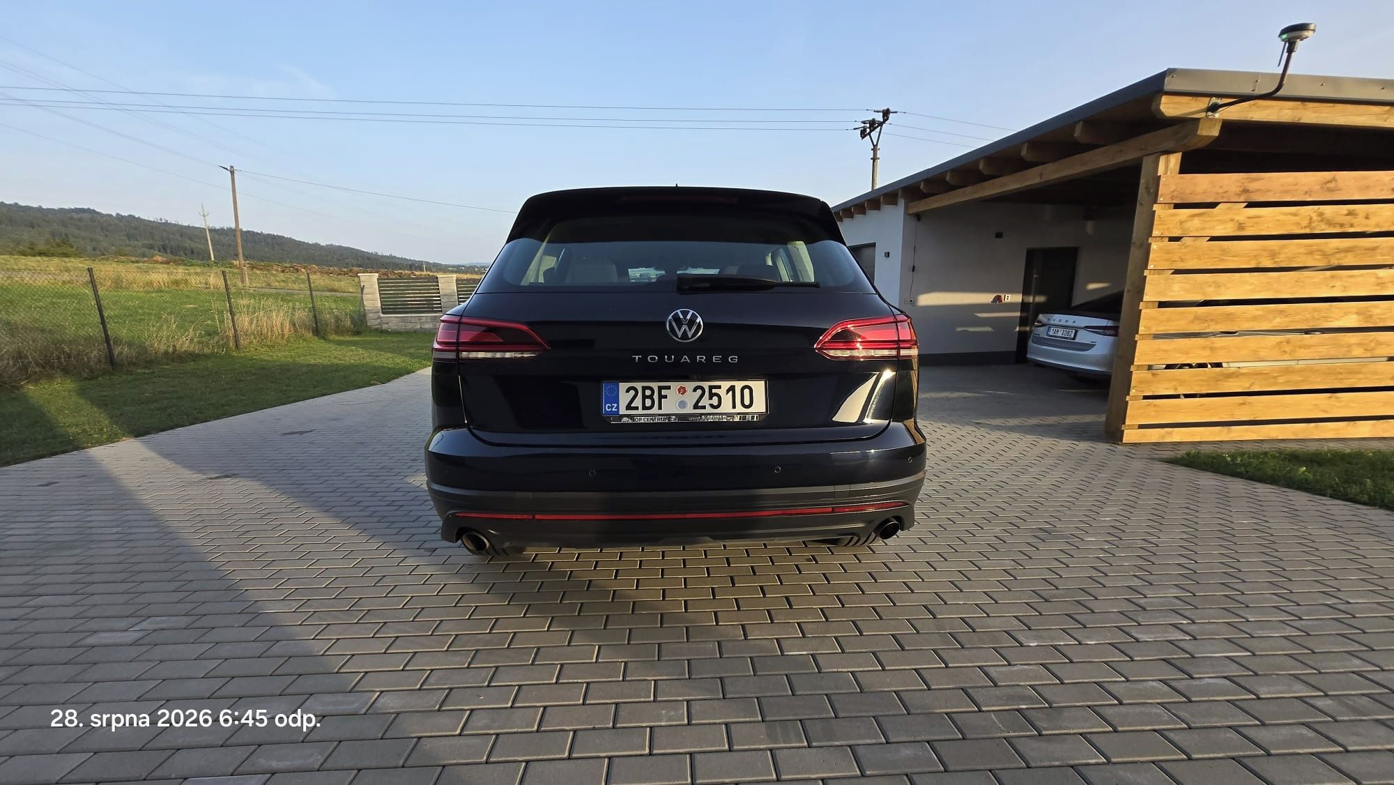 Volkswagen Touareg, vzduch, el.tažné,garážované - fotka 4