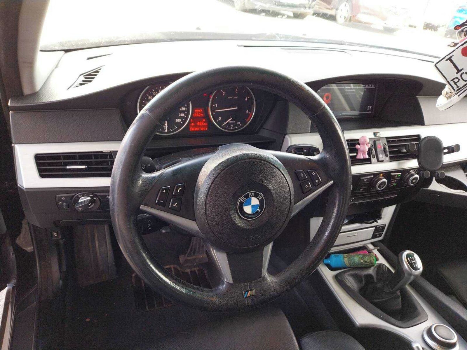 BMW Řada 5, 525d, Tažné, Automatická klima - fotka 3