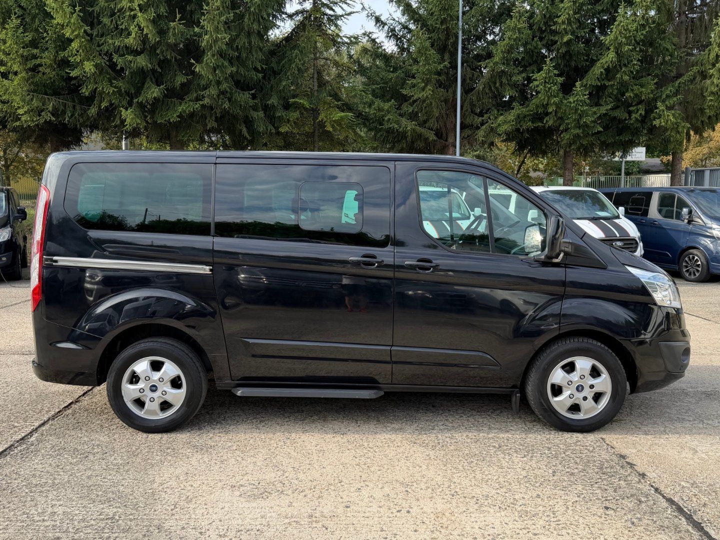 Ford Tourneo Custom, 2.2 114kW 8-MÍST TITANIUM L1 - fotka 4