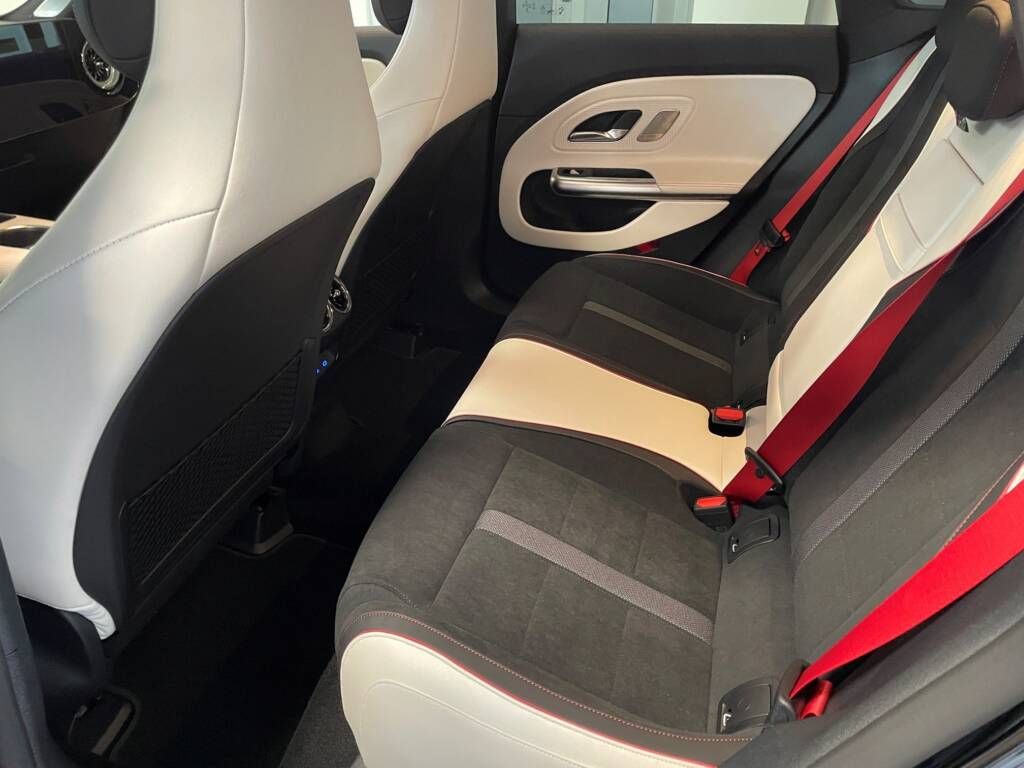 Mercedes-Benz CLA, 200 Shooting Brake - fotka 3