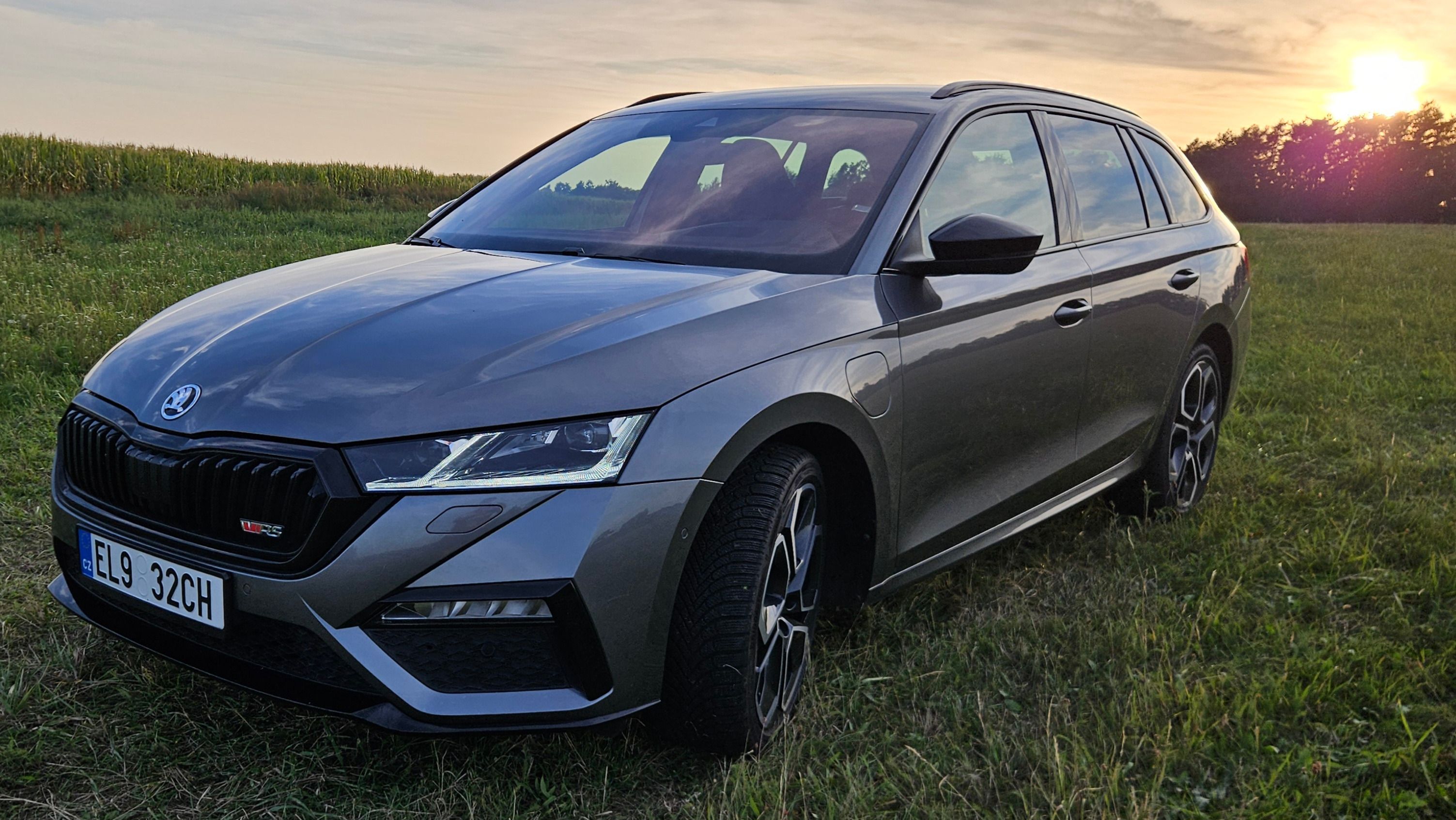 Škoda Octavia, iV RS PHEV 180kW TOP stav! - fotka 2